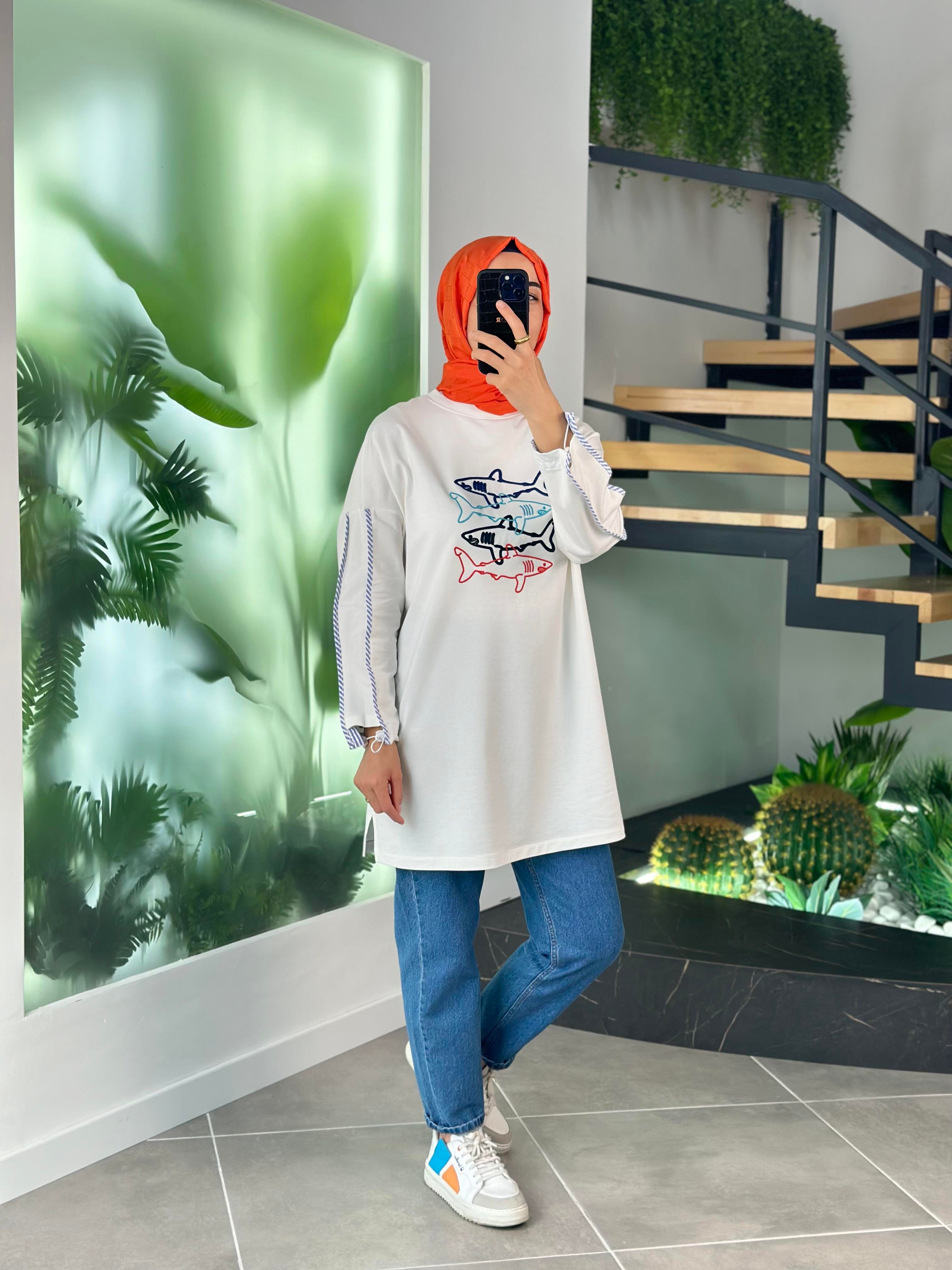 Balık Nakışlı Ekru Renk Basic Kadın Sweatshirt