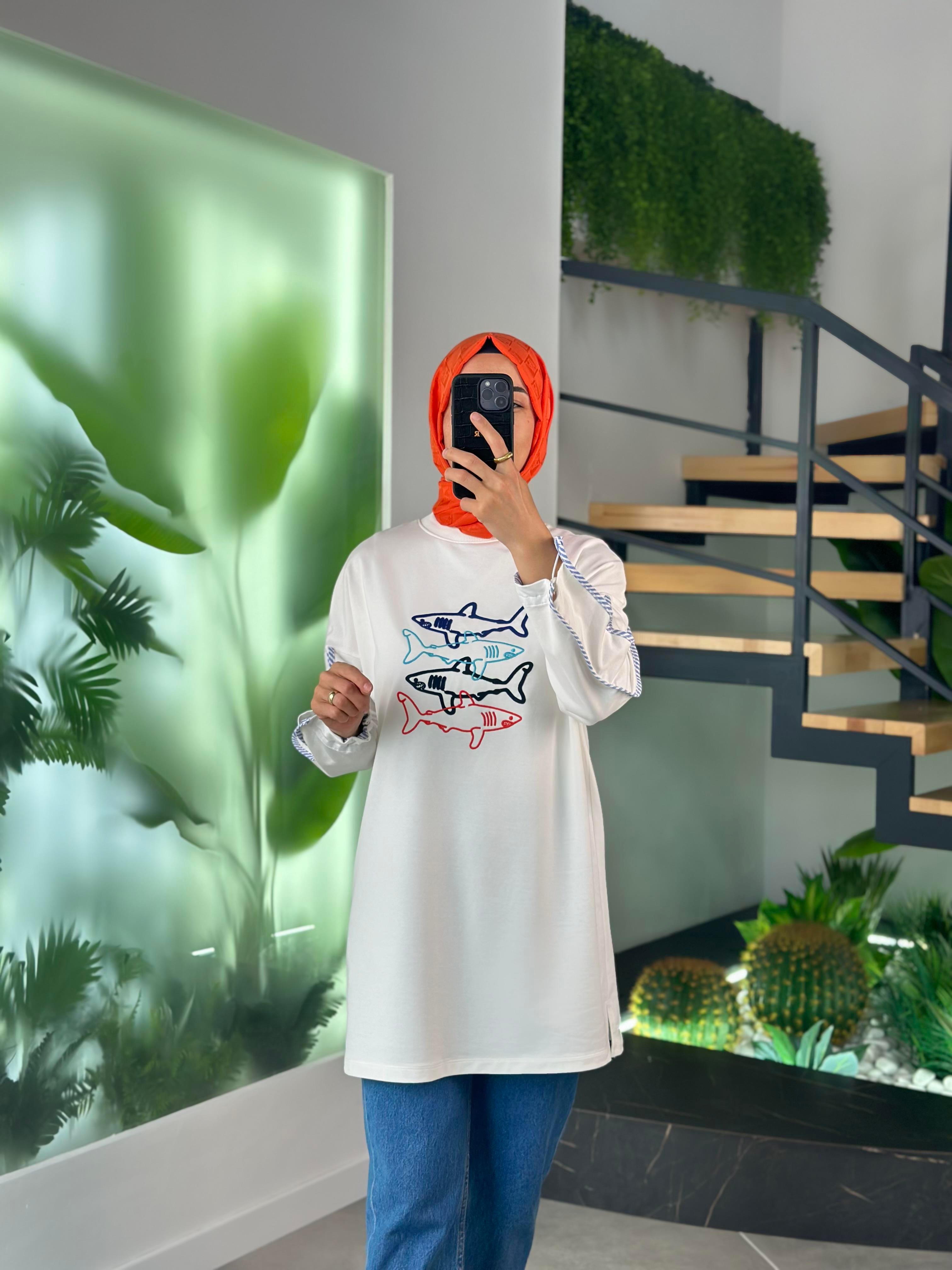 Balık Nakışlı Ekru Renk Basic Kadın Sweatshirt