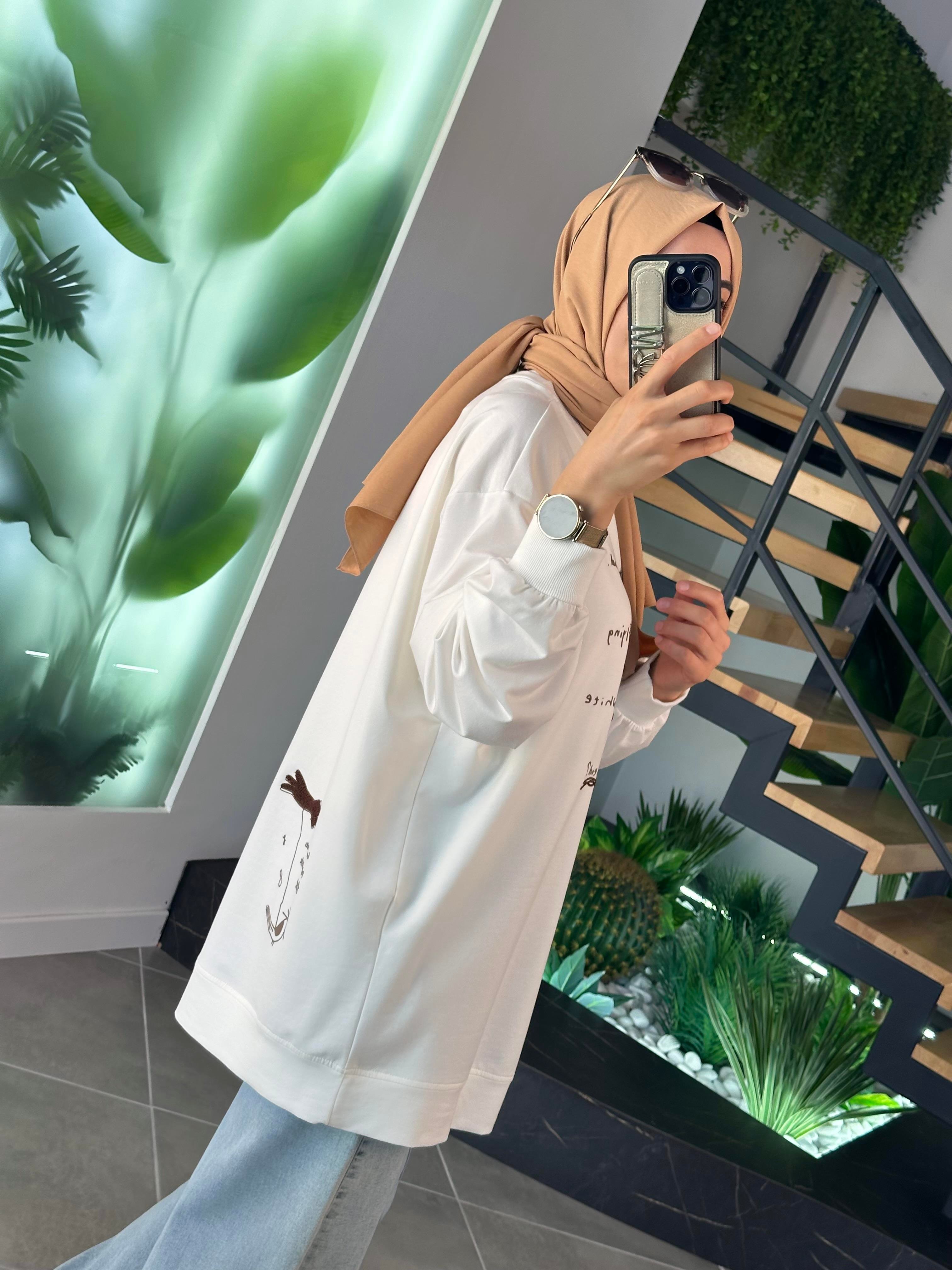 Baskı Ve Nakış Detaylı Ekru Renk Kadın Sweatshirt 