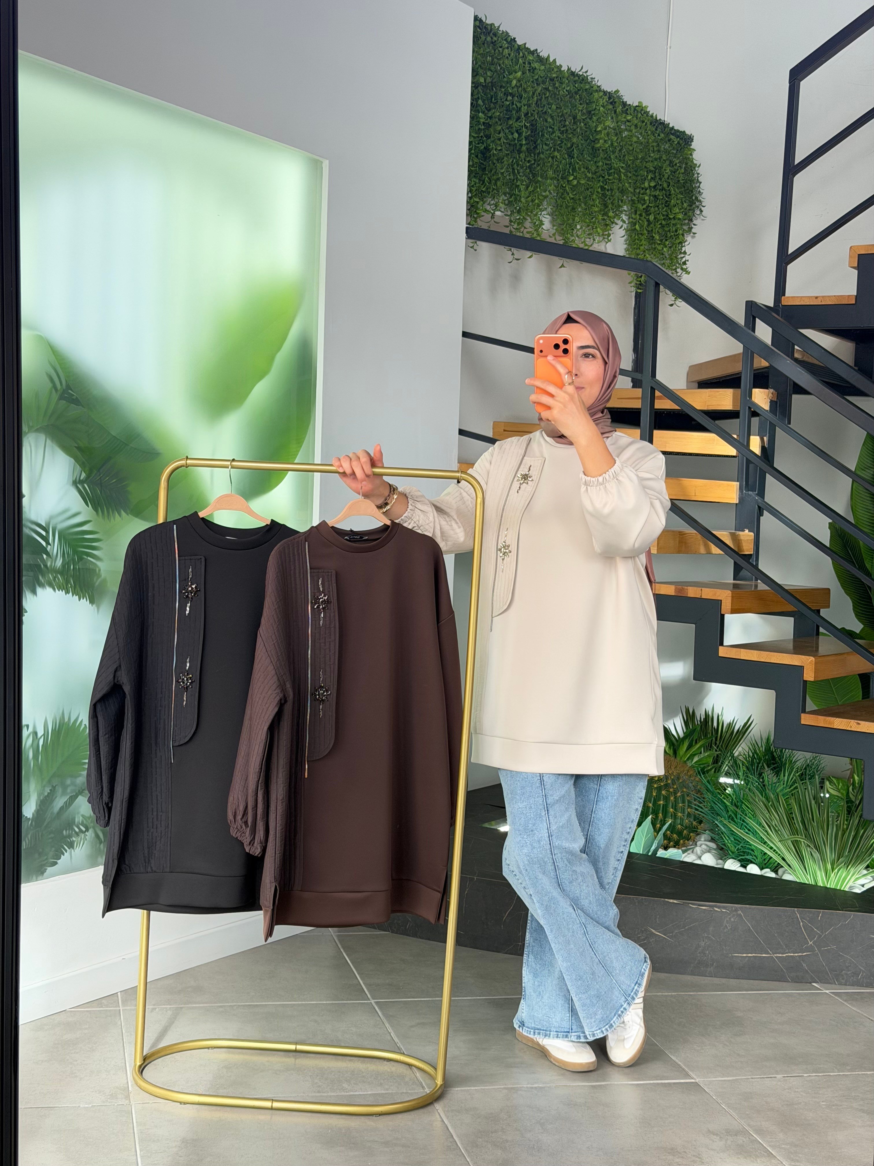 Bej Renk Fermuar Ve Boncuk Detaylı Sweatshirt