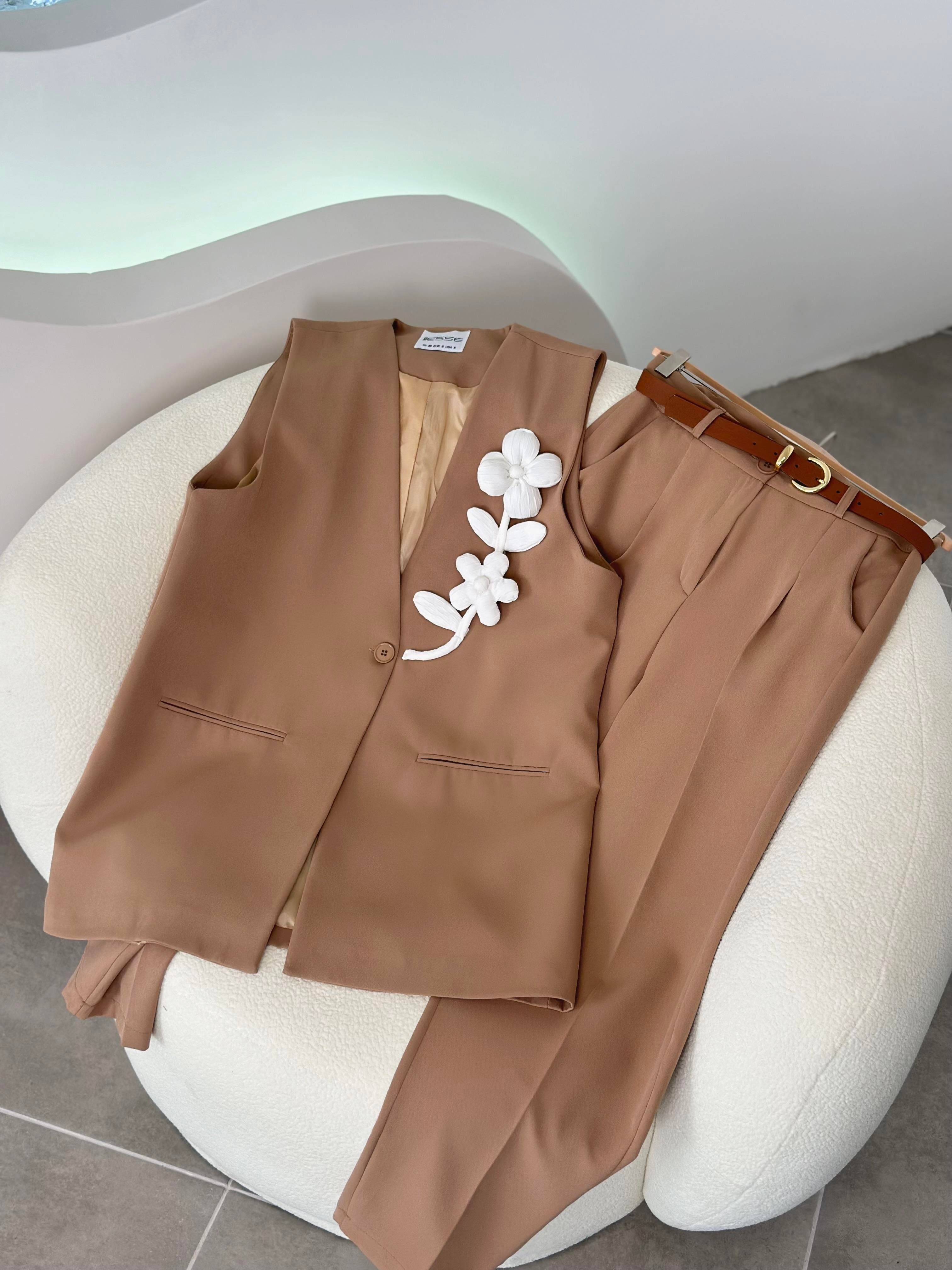 Beli Kemerli Havuç Paça Camel Renk Kadın Pantolon