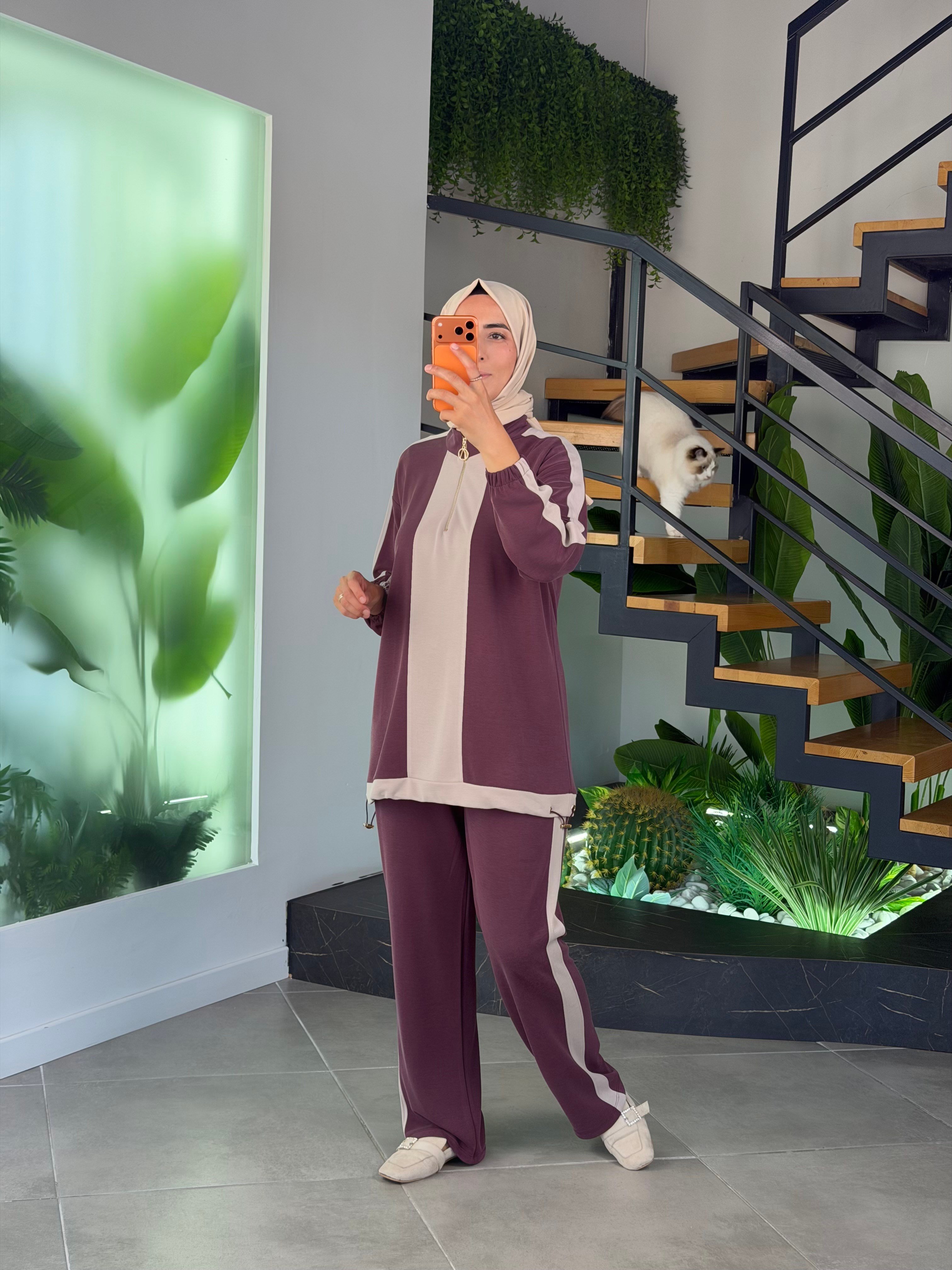 Bordo Renk Renk Garnili Şerit Detaylı Takım