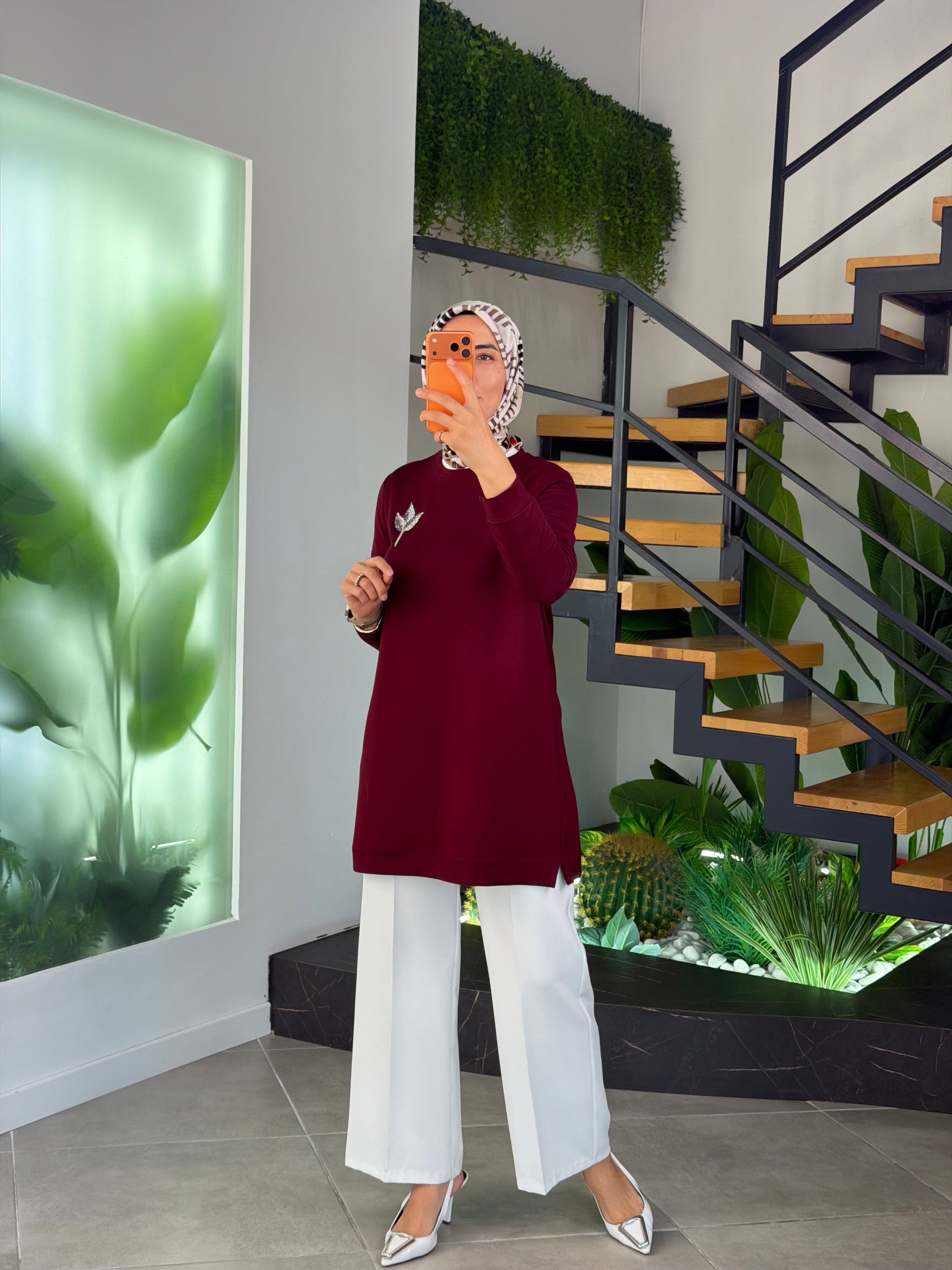 Bordo Renk Yaprak Taş Detaylı Tunik