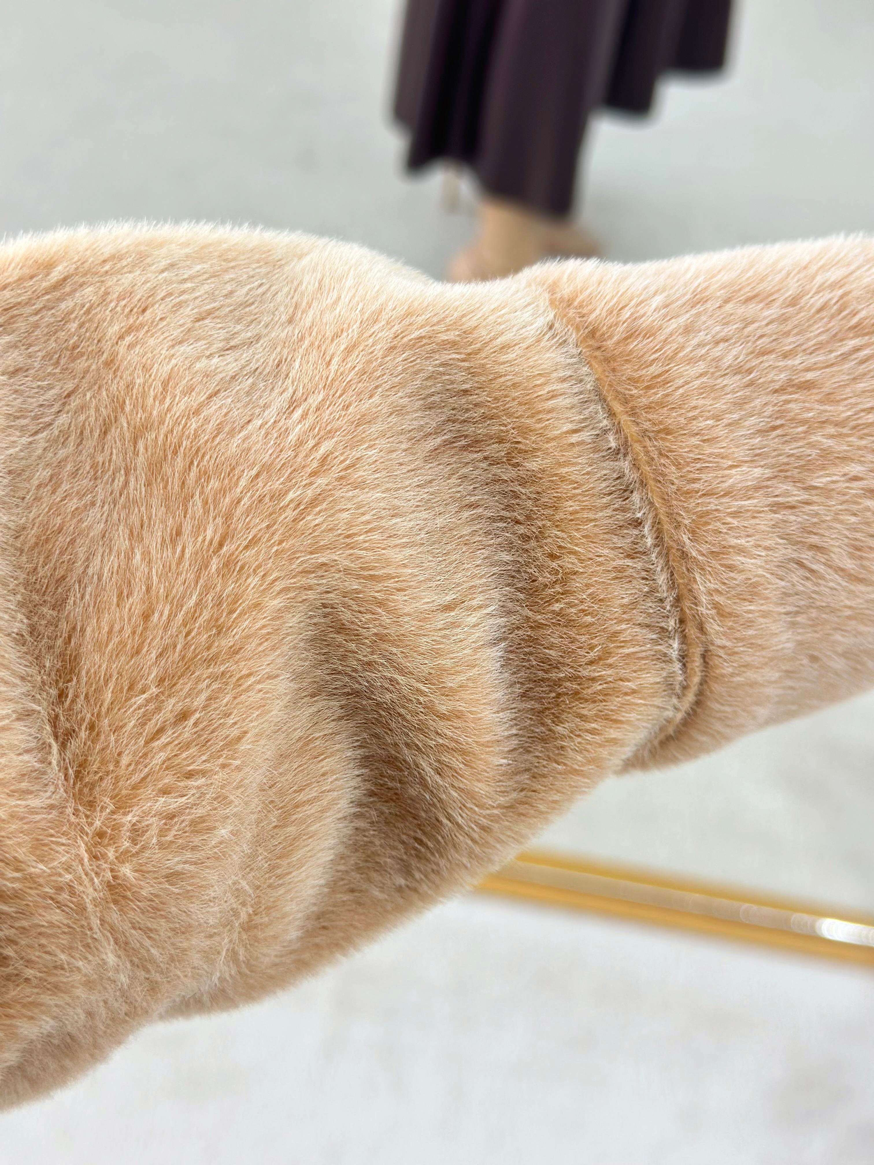 Düğme Detaylı Suni Kürk Peluş Ceket