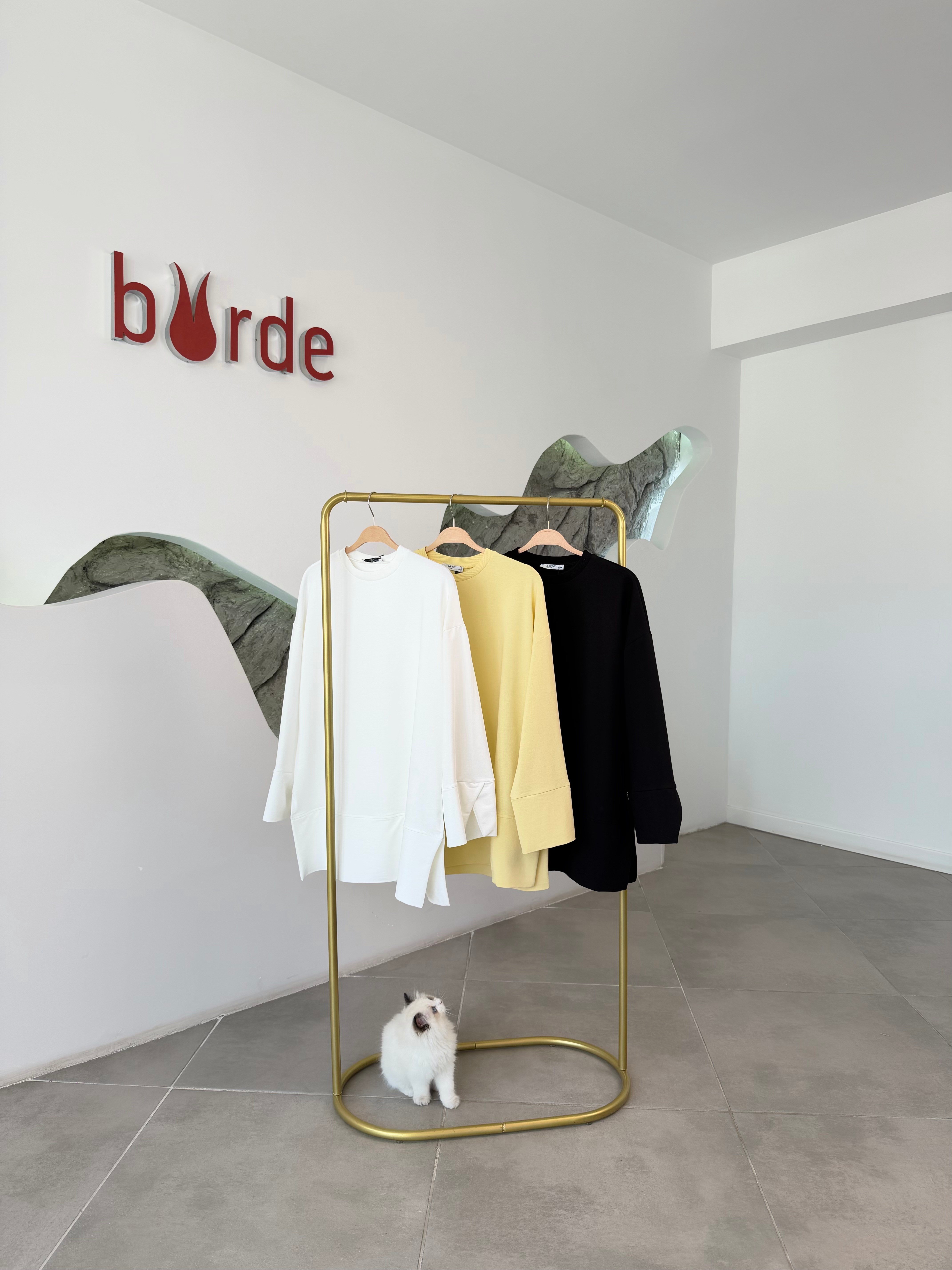 Ekru Renk Yandan Yırtmaçlı Basıc Sweatshirt