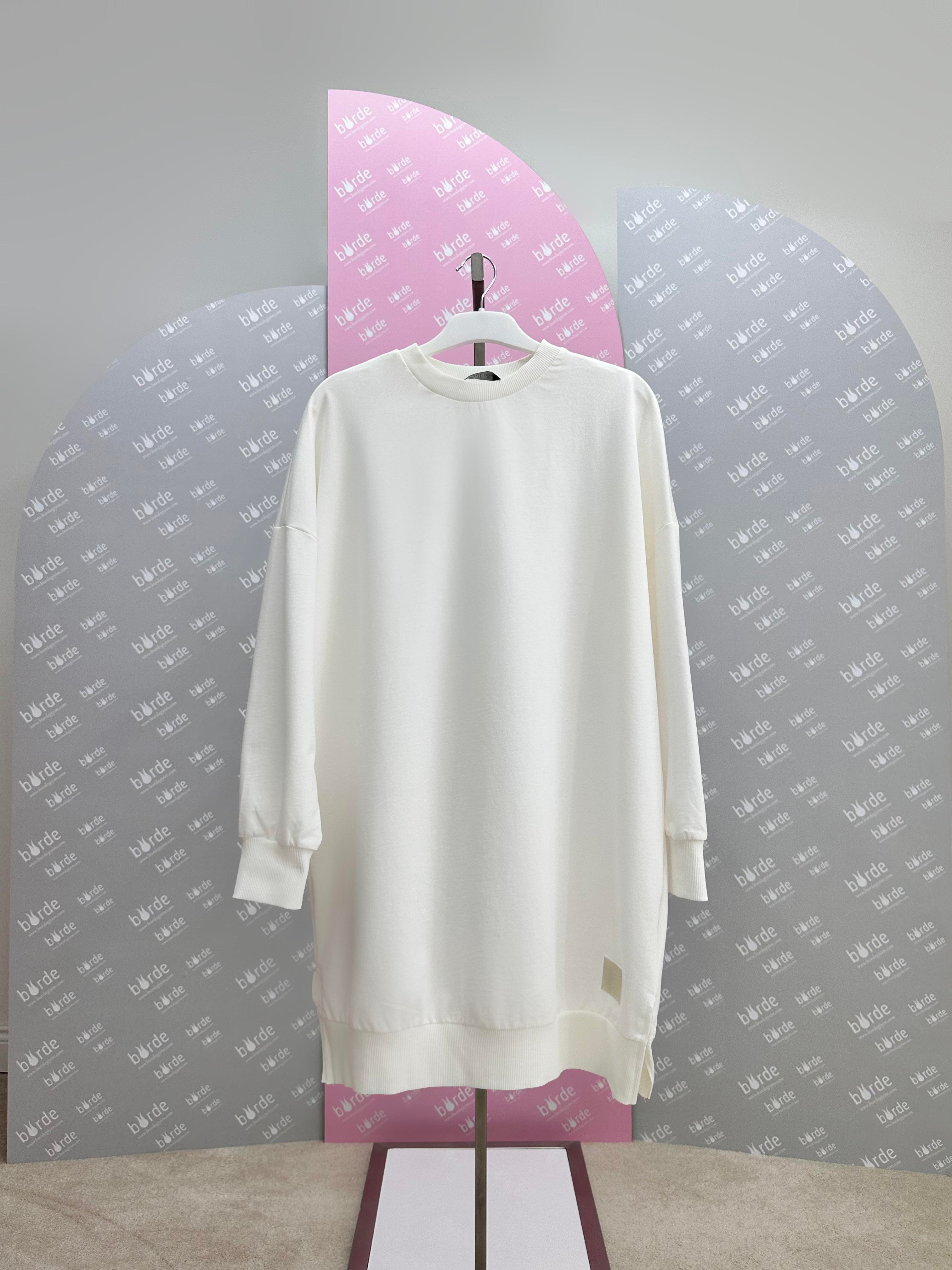 Etiket Detaylı Basic Sweatshirt 