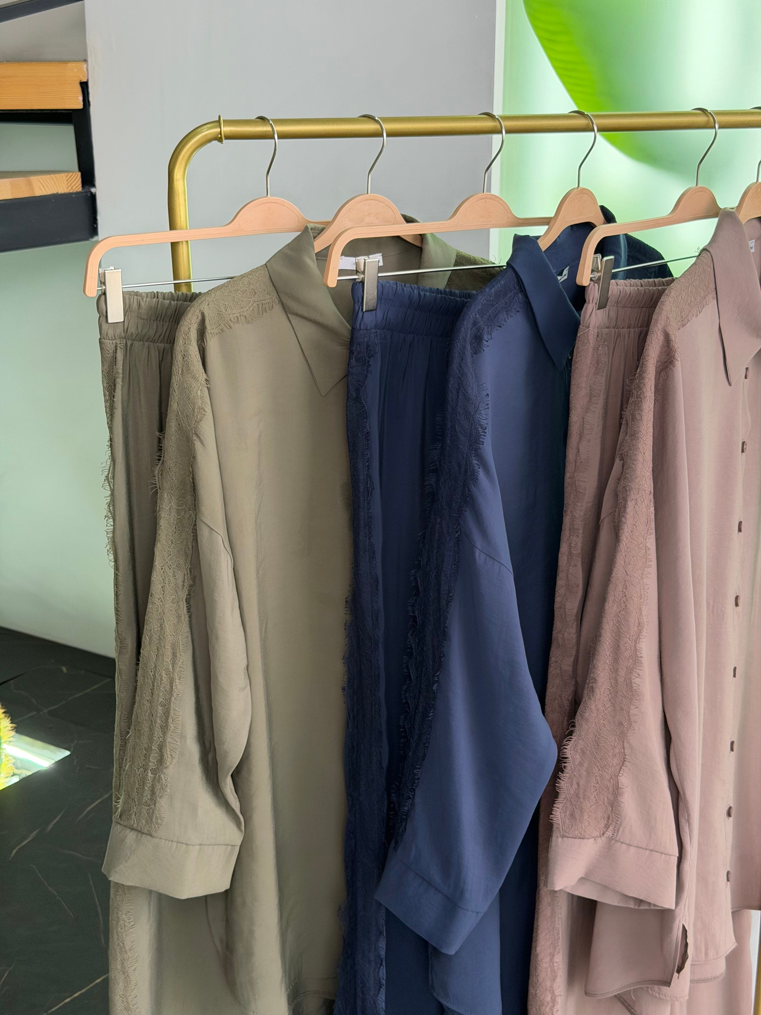 Haki Renk Dantel Detaylı Pantolonlu Takım