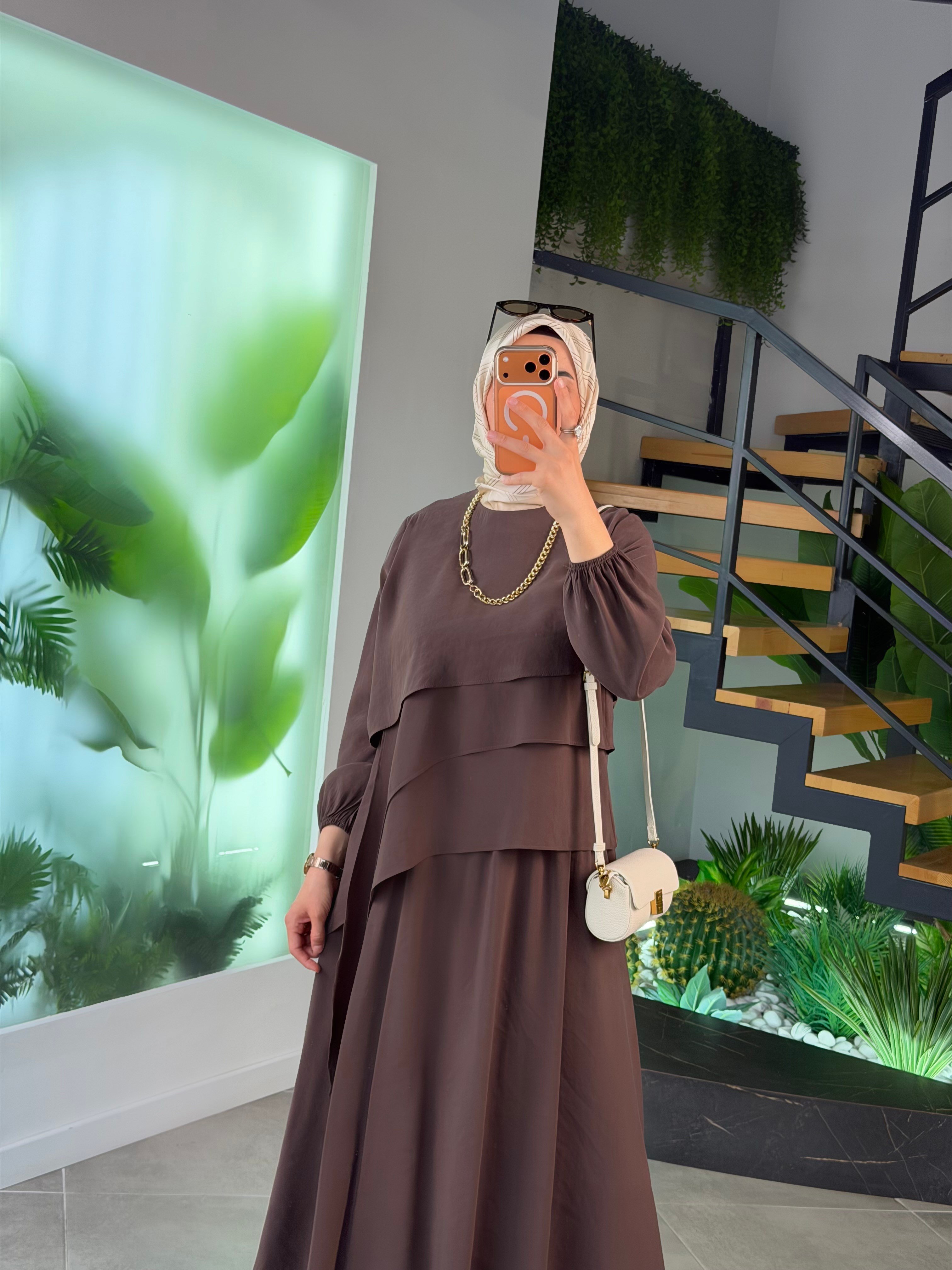 Kahve Renk Bluzu Asimetrik Kesim Etekli Takım