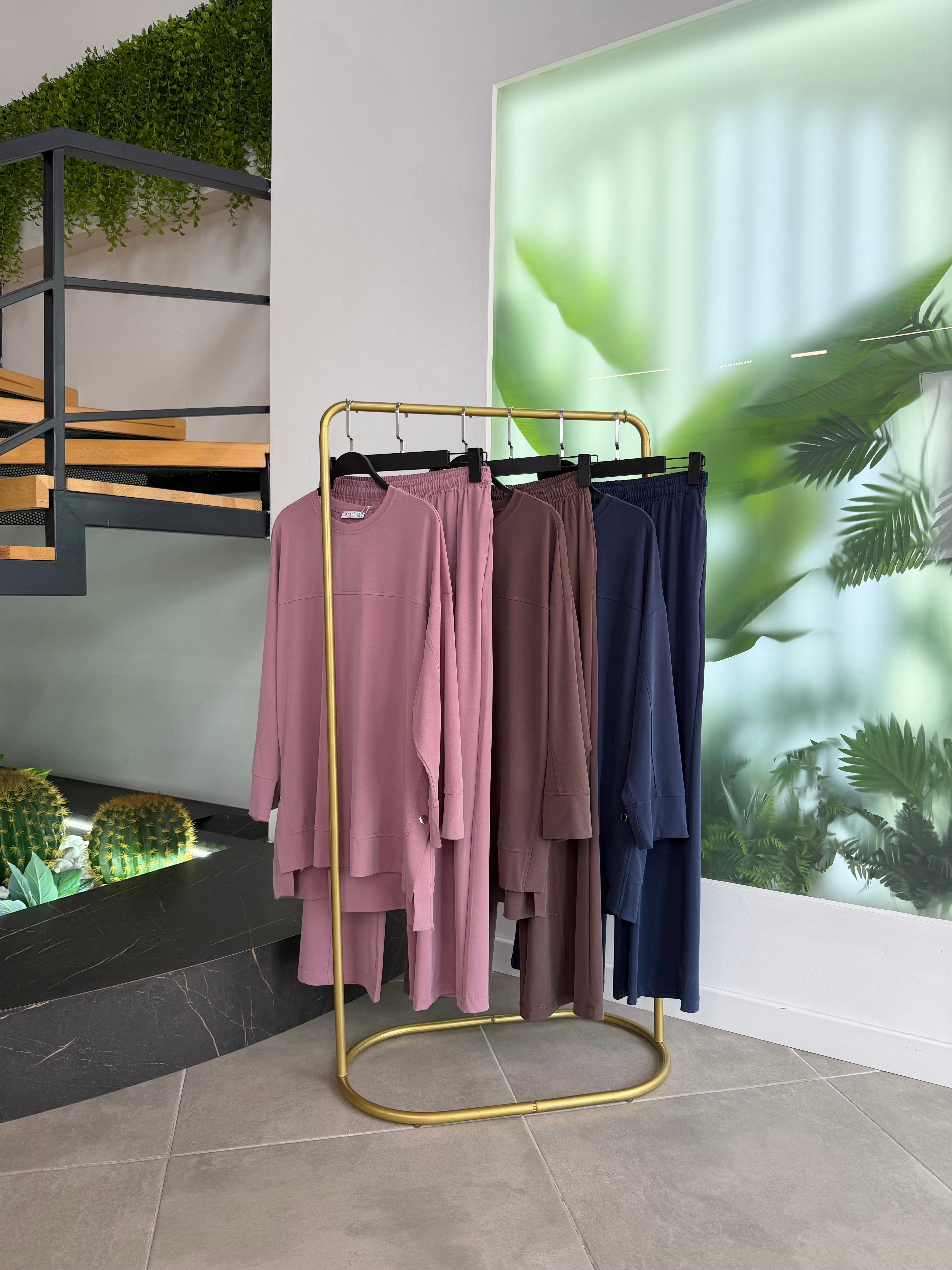Kahve Renk Çıtçıt Detaylı Pantolonlu Takım