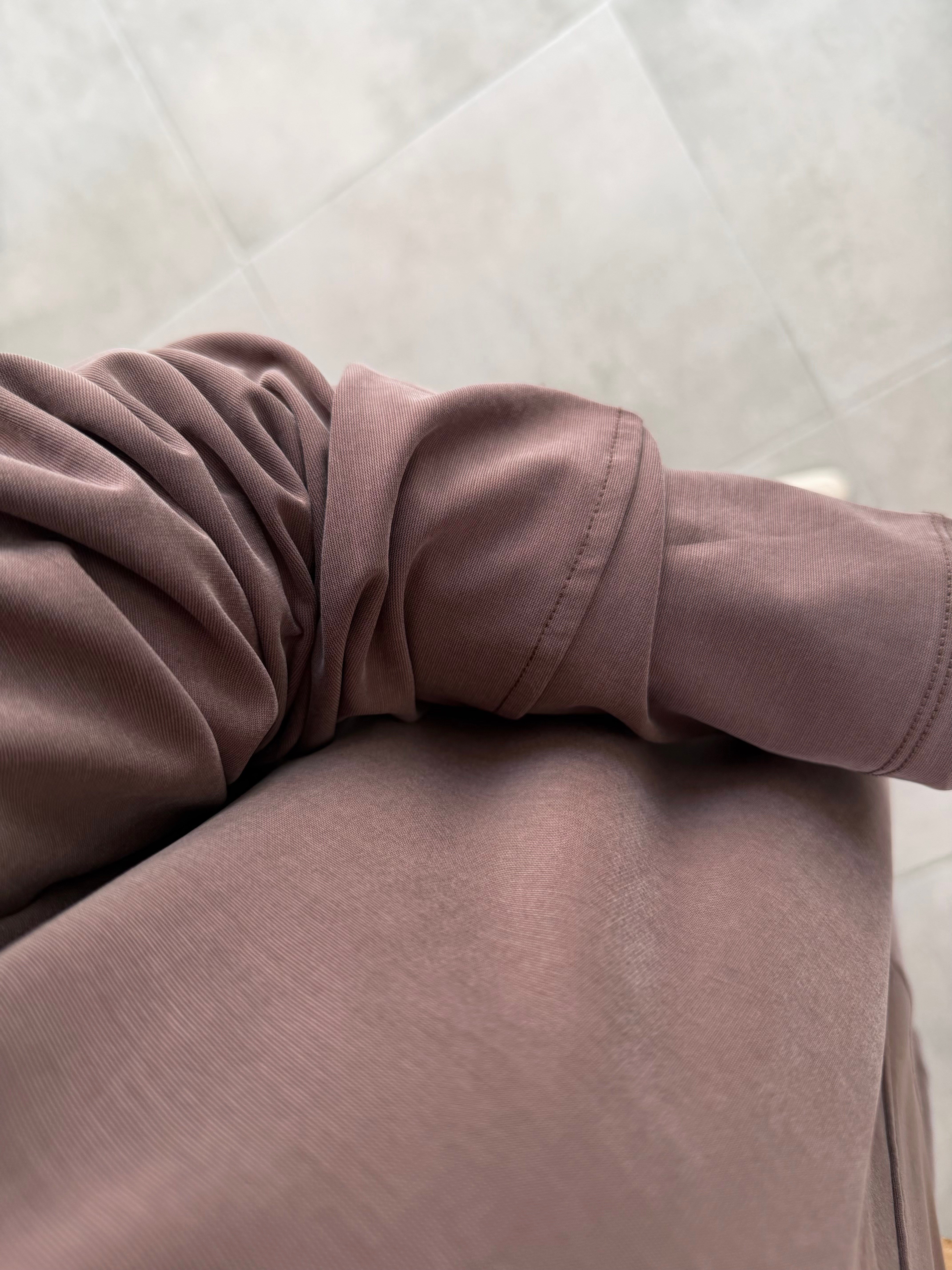 Kahve Renk Eteği Kavisli Kesik Detaylı Takım