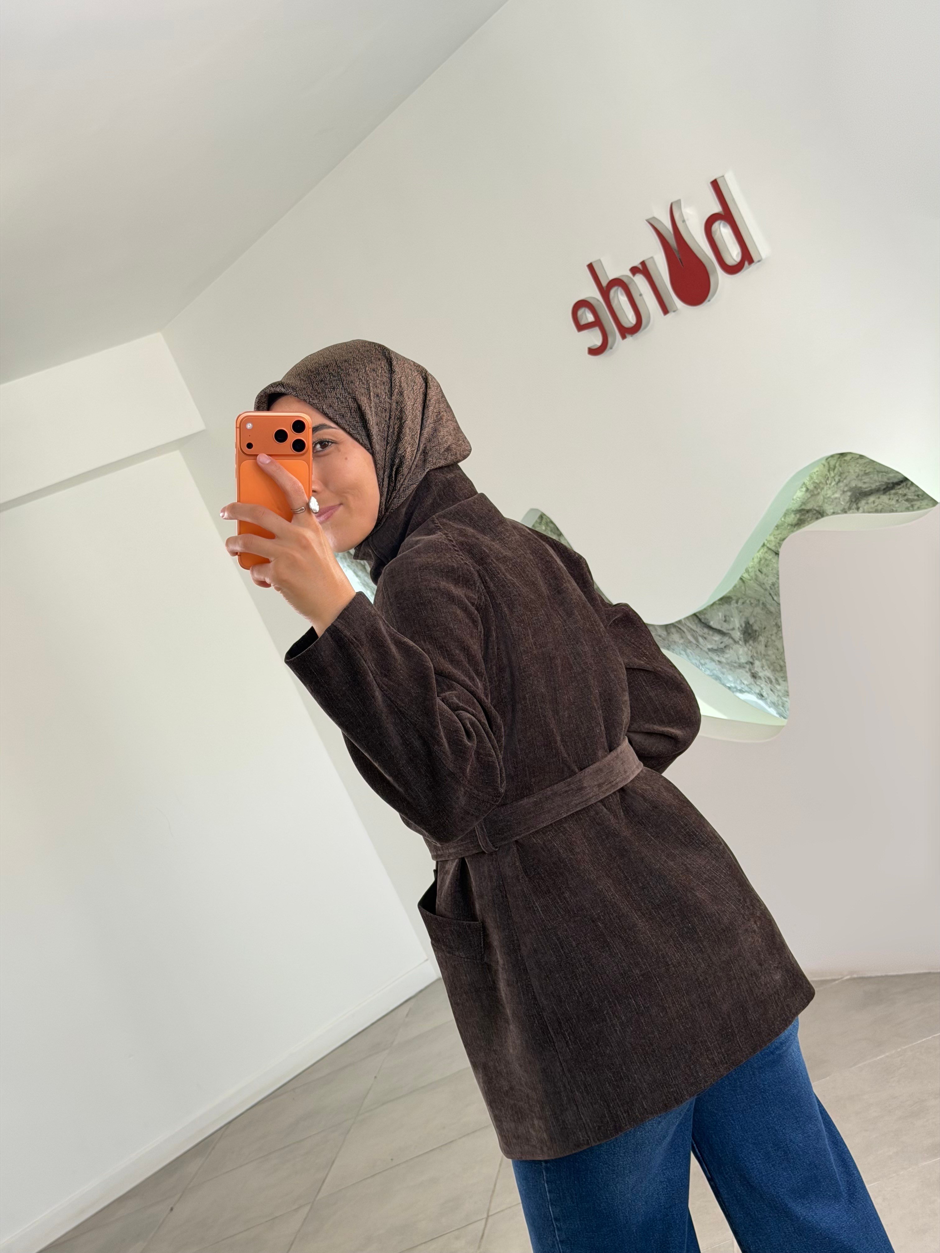Kahve Renk Reglan Kol Dik Yaka Seyyar Kemerli Ceket