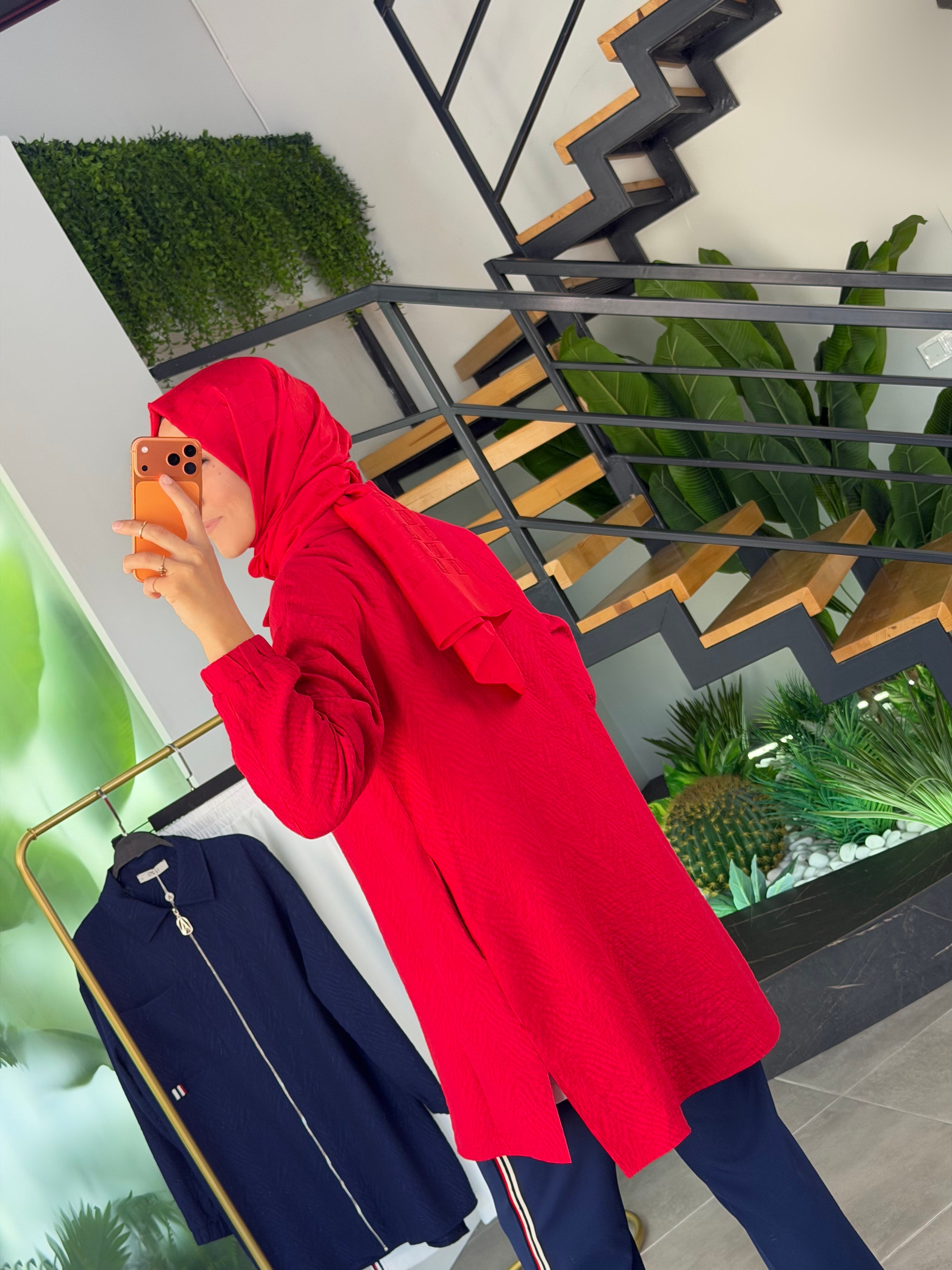 Kırmızı Renk Şerit Detaylı Marin Pantolonlu Takım