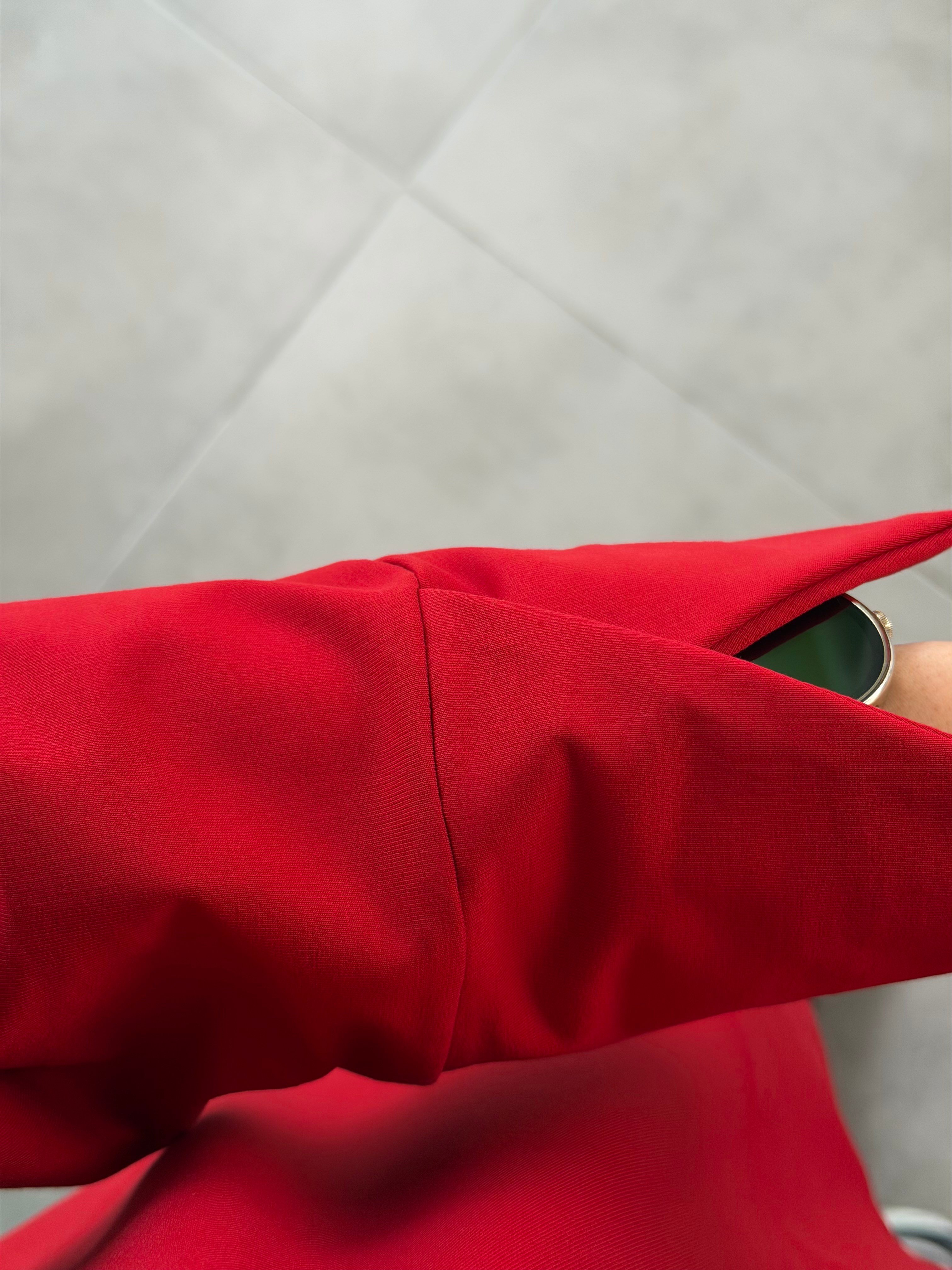 Kırmızı Renk Yandan Yırtmaçlı Basıc Sweatshirt