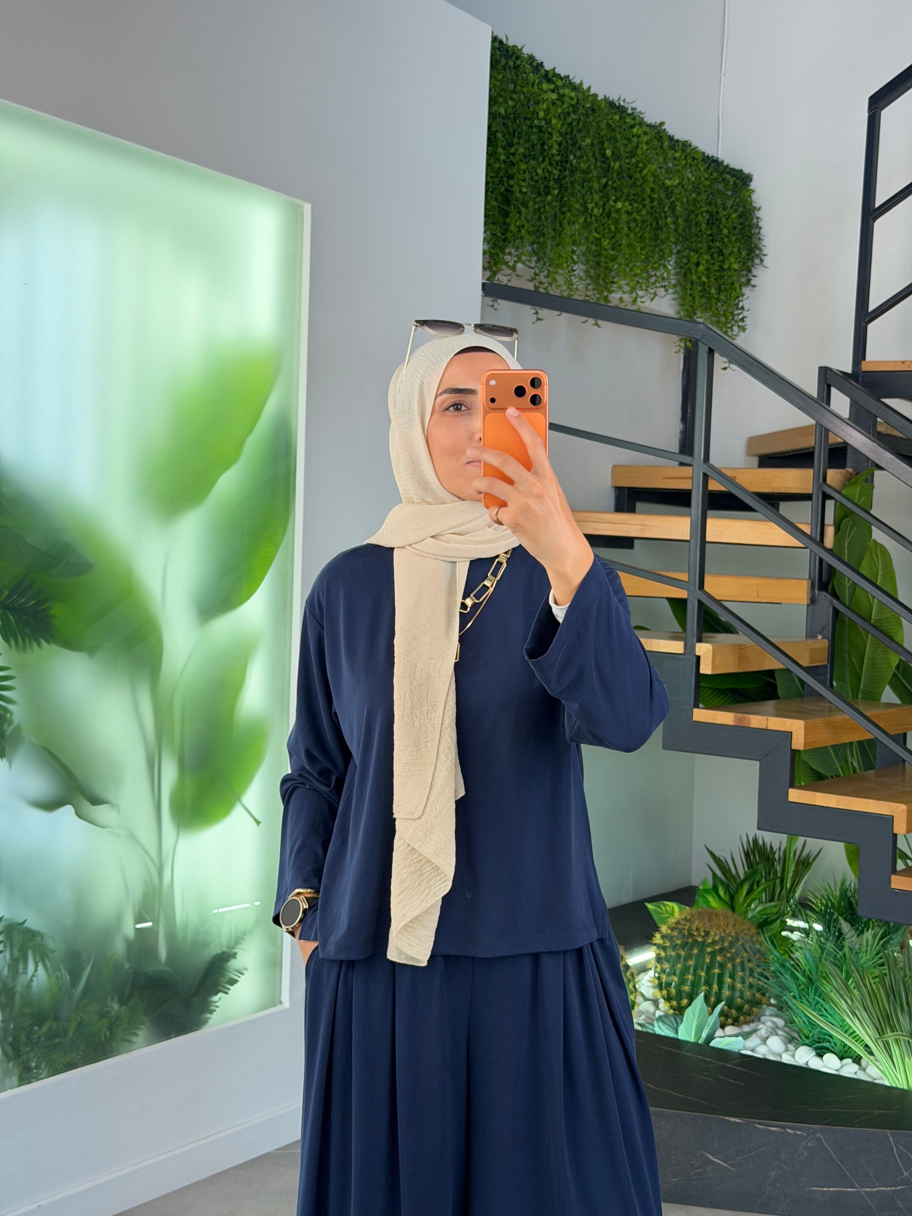 Lacivert Renk Asimetrik Kesimli Bluz