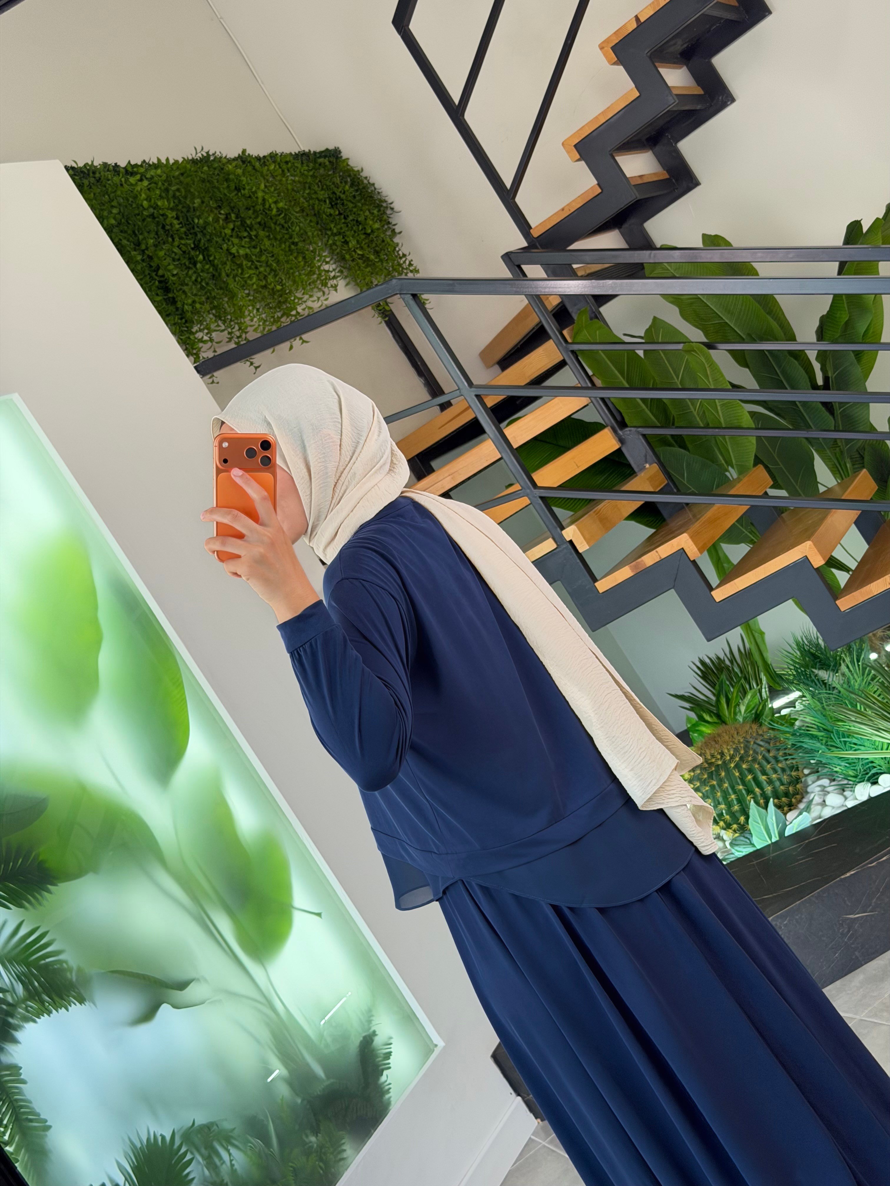 Lacivert Renk Bluzu Şifon Detaylı Etekli Takım