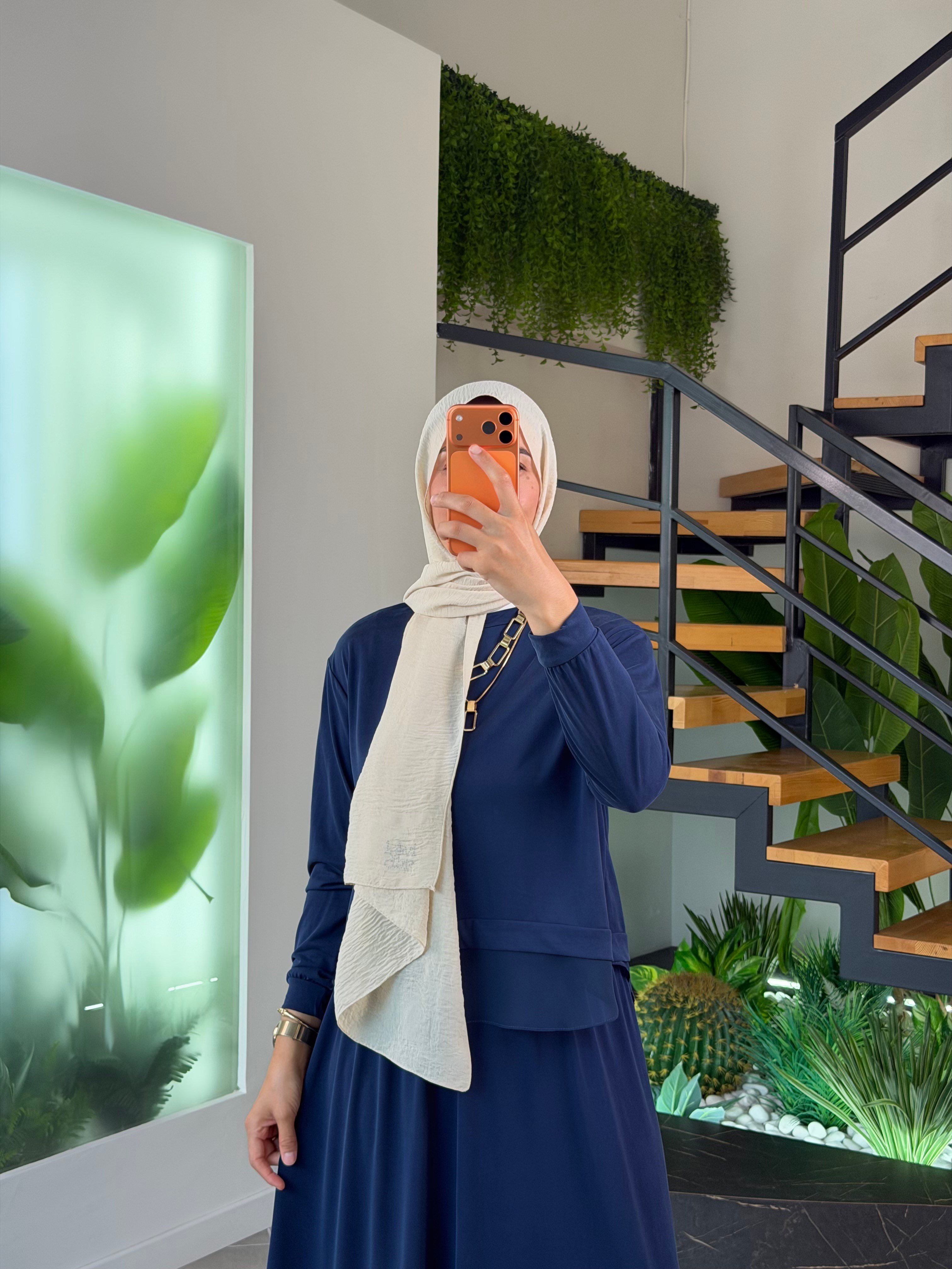 Lacivert Renk Bluzu Şifon Detaylı Etekli Takım