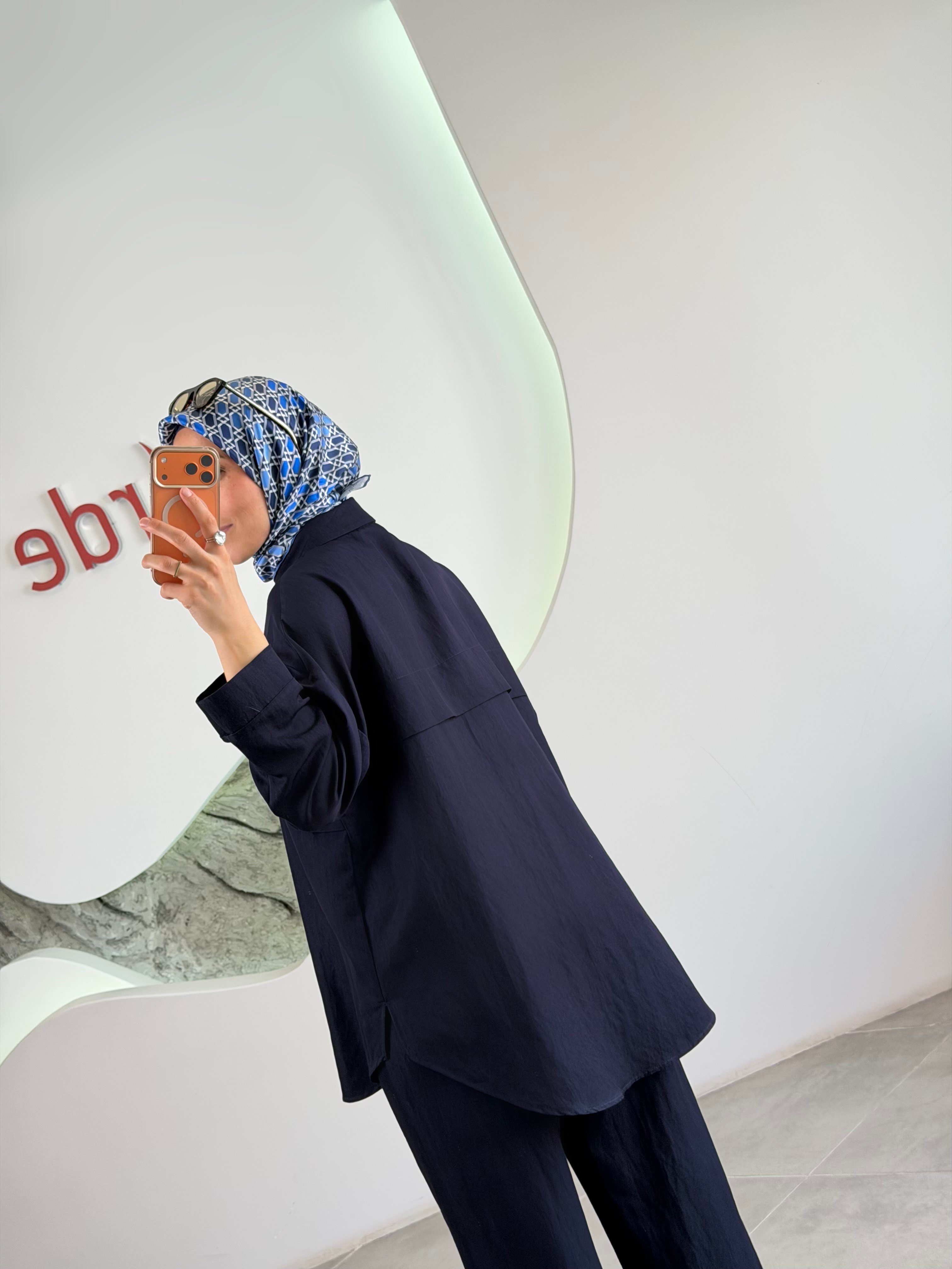 Lacivert Renk Rayon Kumaş Drape Detaylı Takım