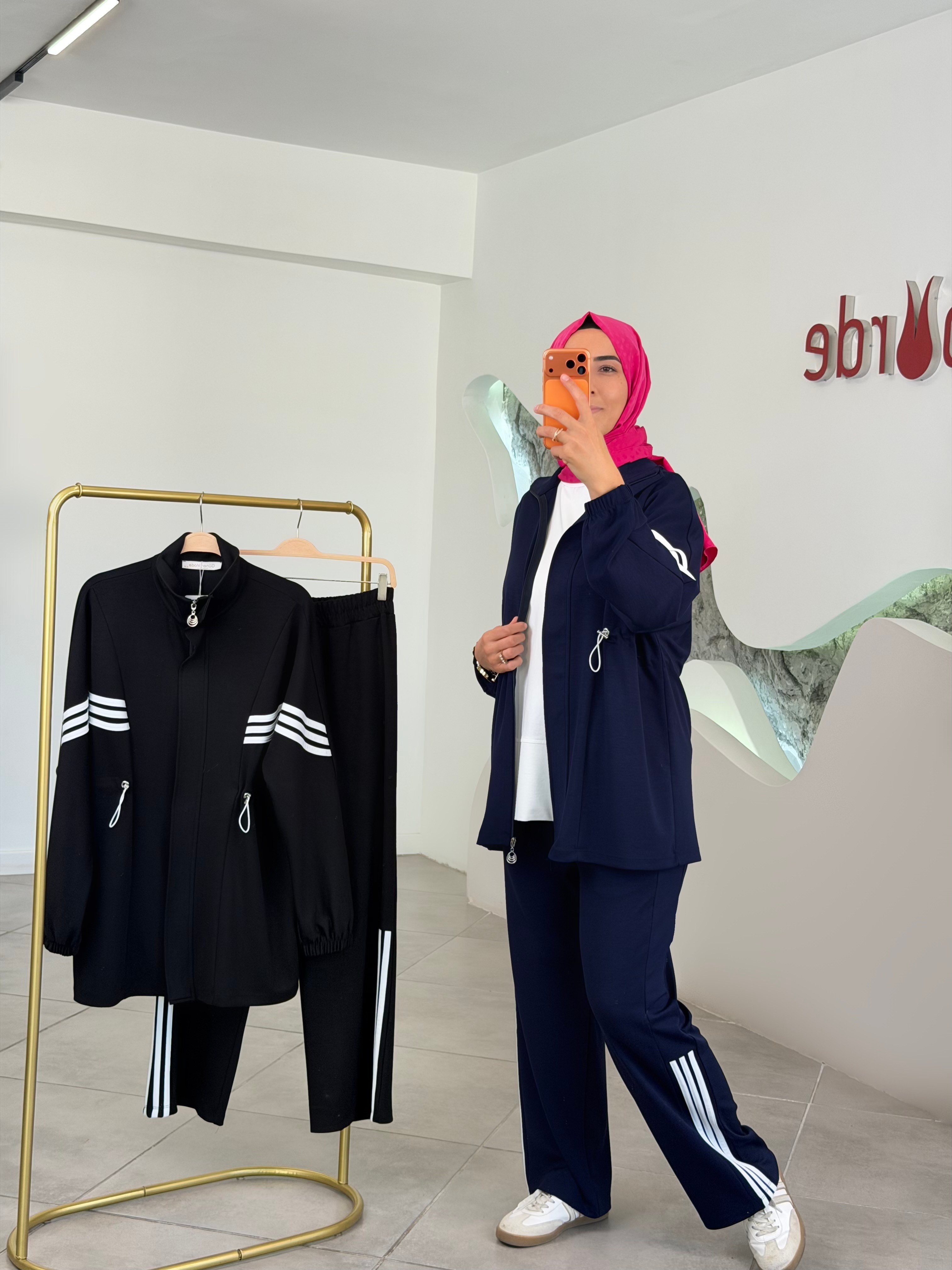 Lacivert Renk Şerit Detaylı Takım
