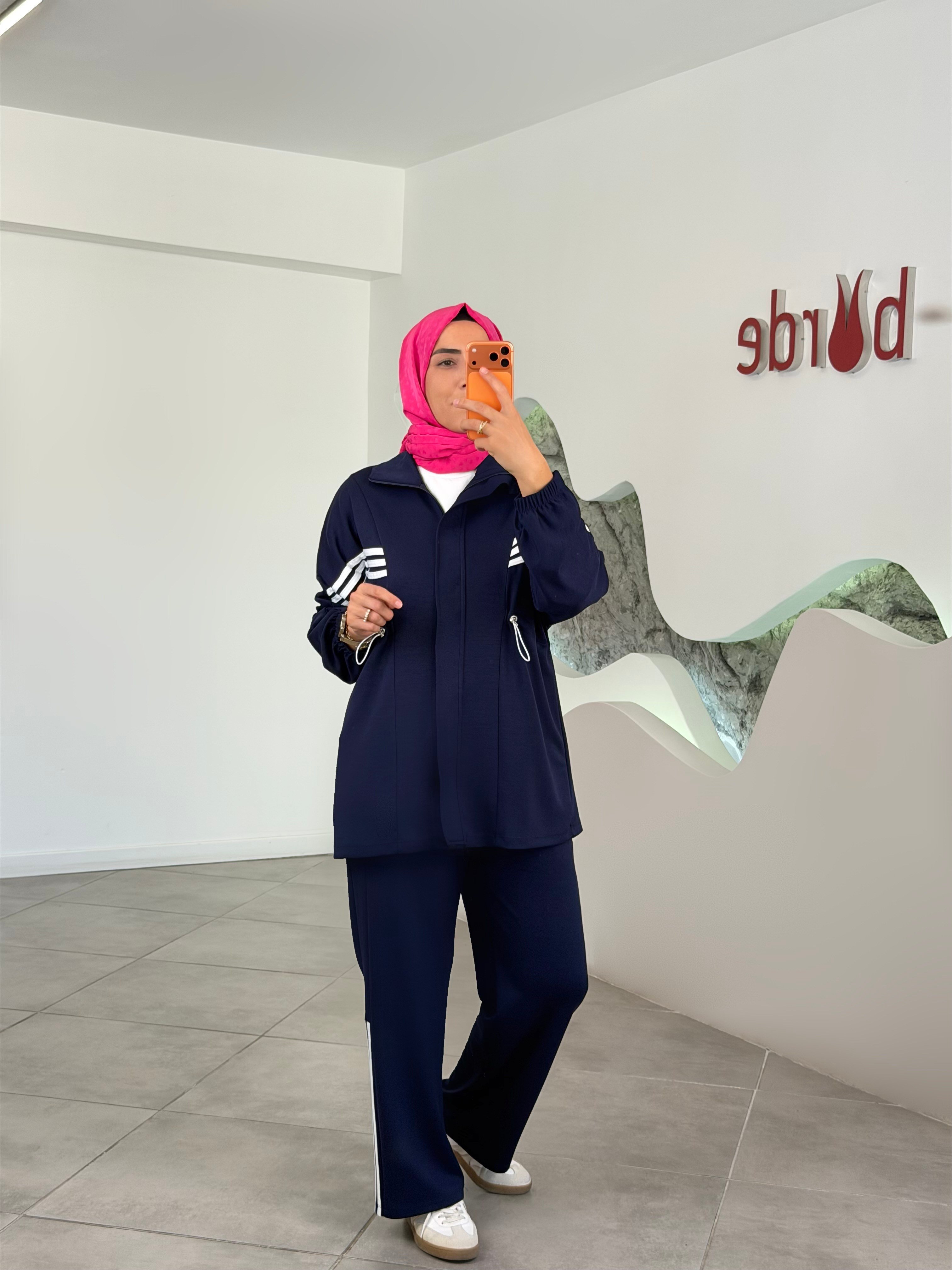 Lacivert Renk Şerit Detaylı Takım
