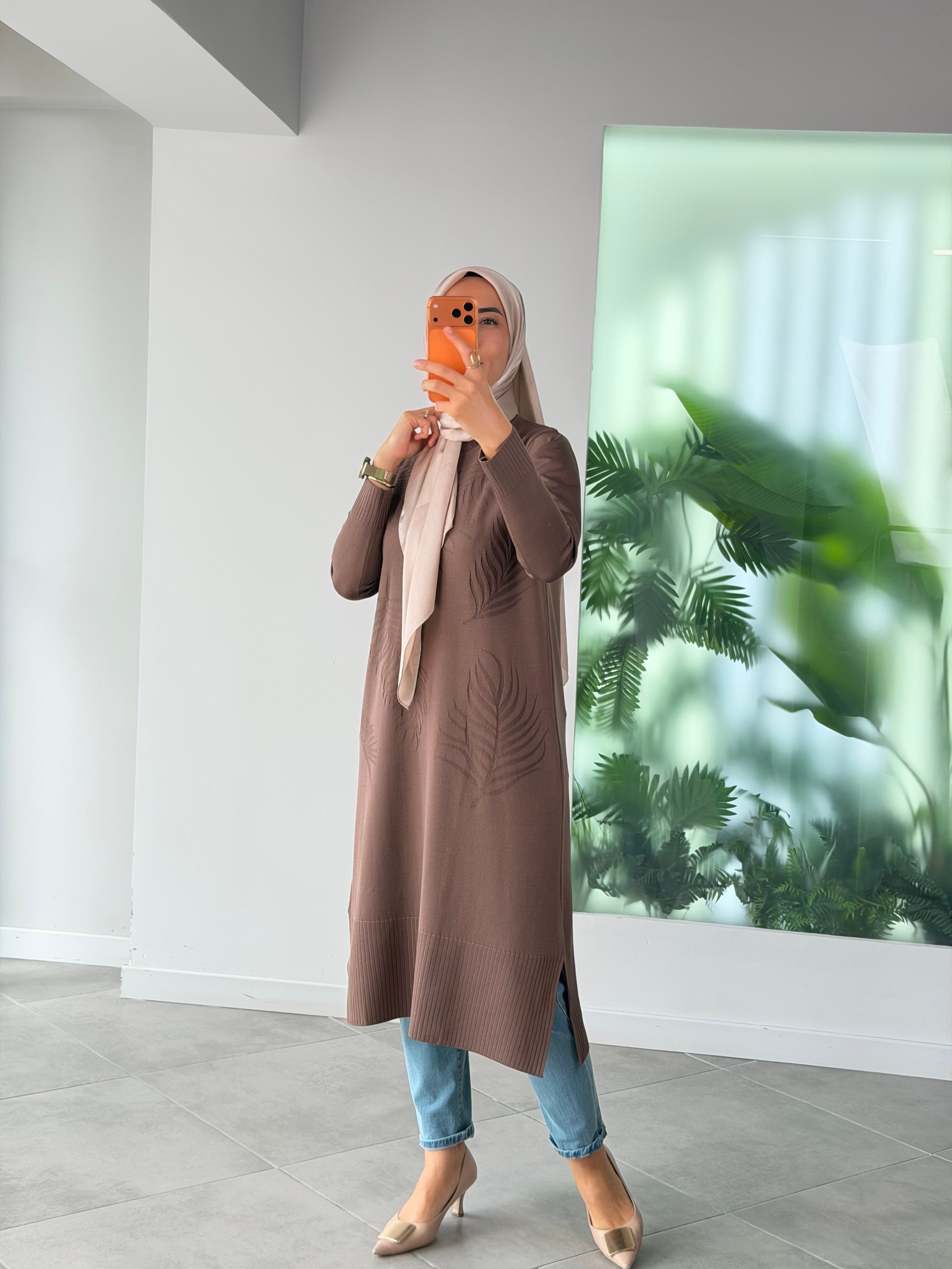 Mocha Renk Kabartmalı Yaprak Desenli Merserize Tunik 26KTD408