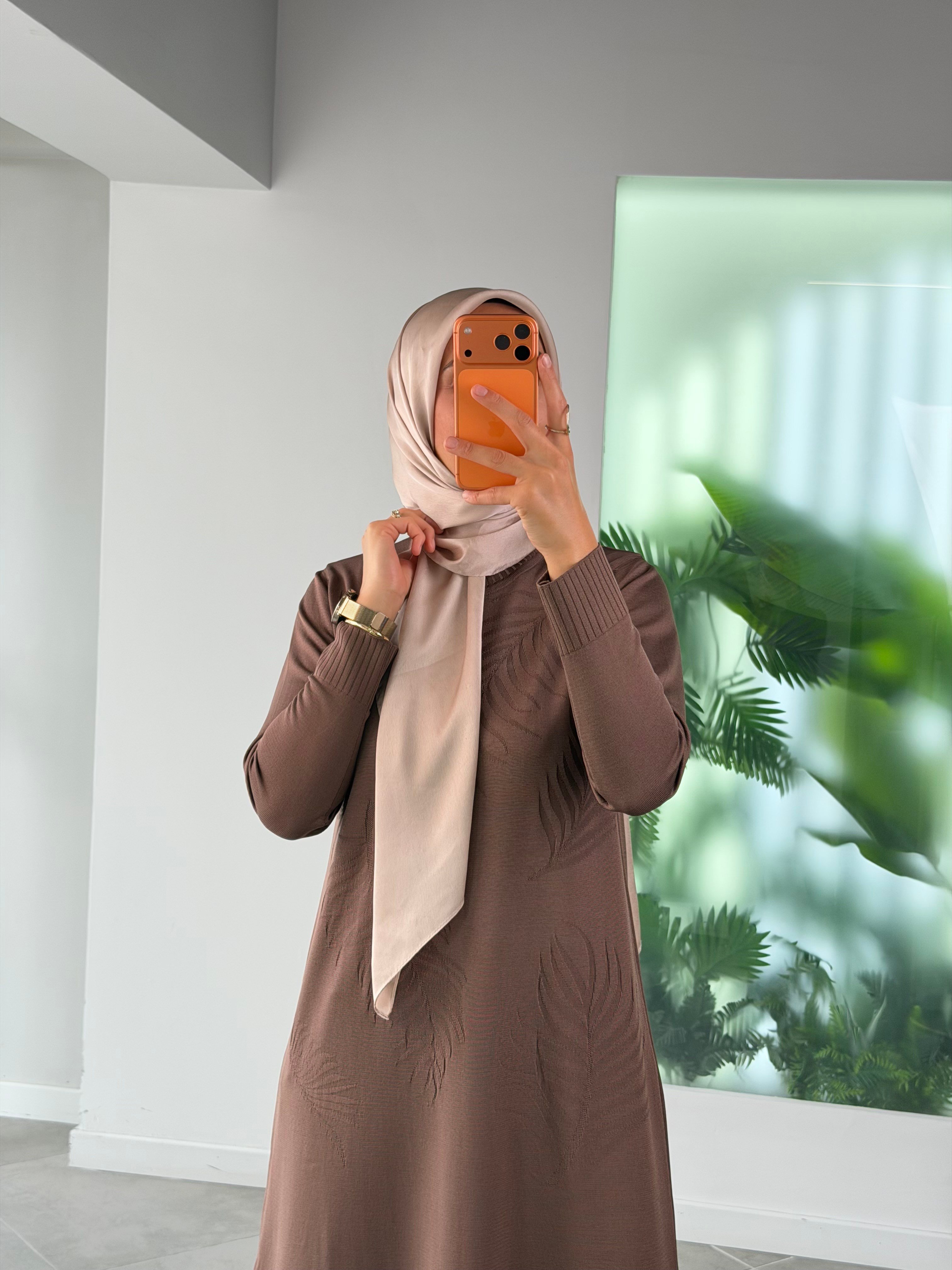 Mocha Renk Kabartmalı Yaprak Desenli Merserize Tunik 26KTD408