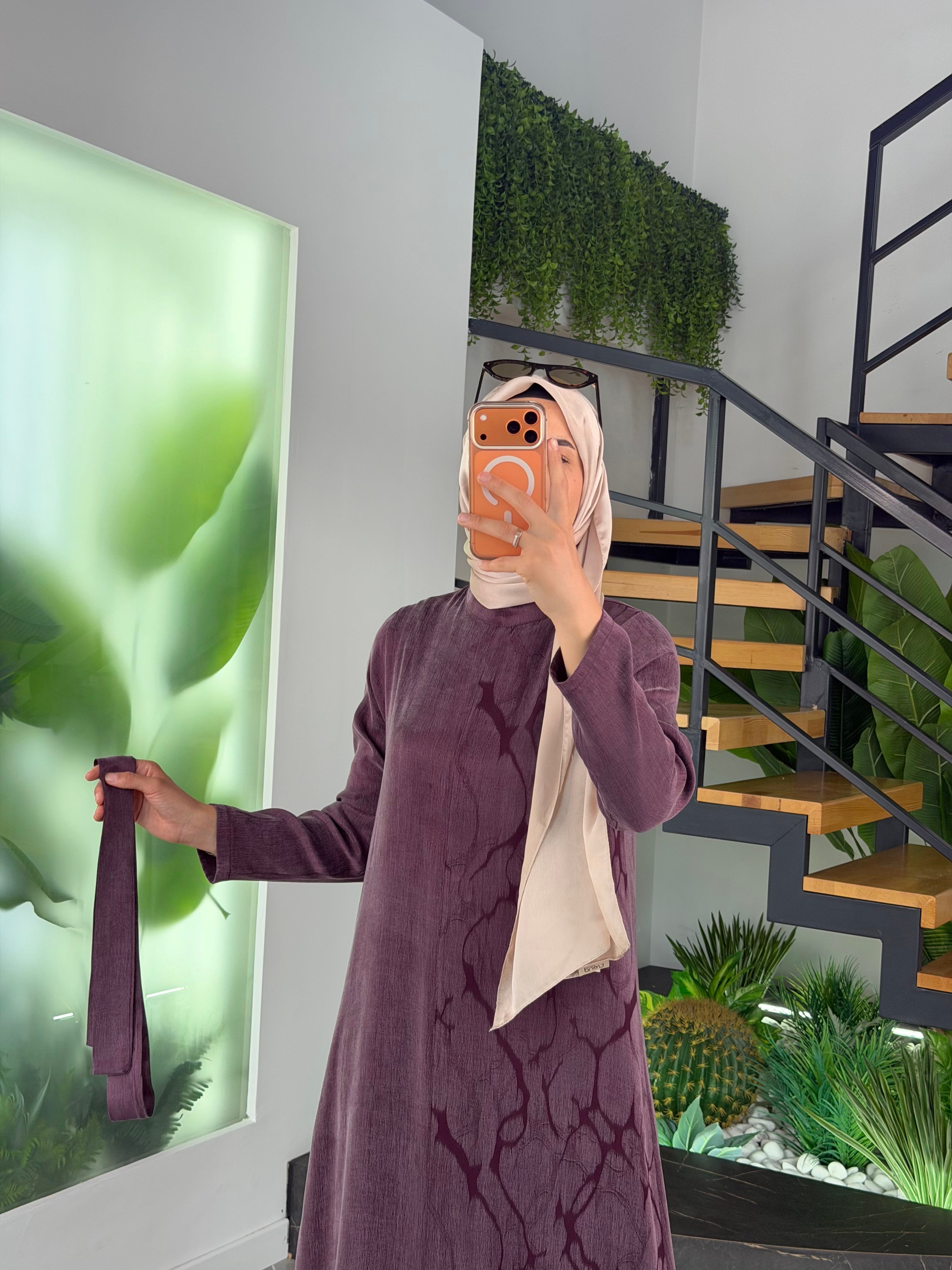 Mürdüm Renk Mermer Desen Detaylı Seyyar Kemerli Cupra Elbise