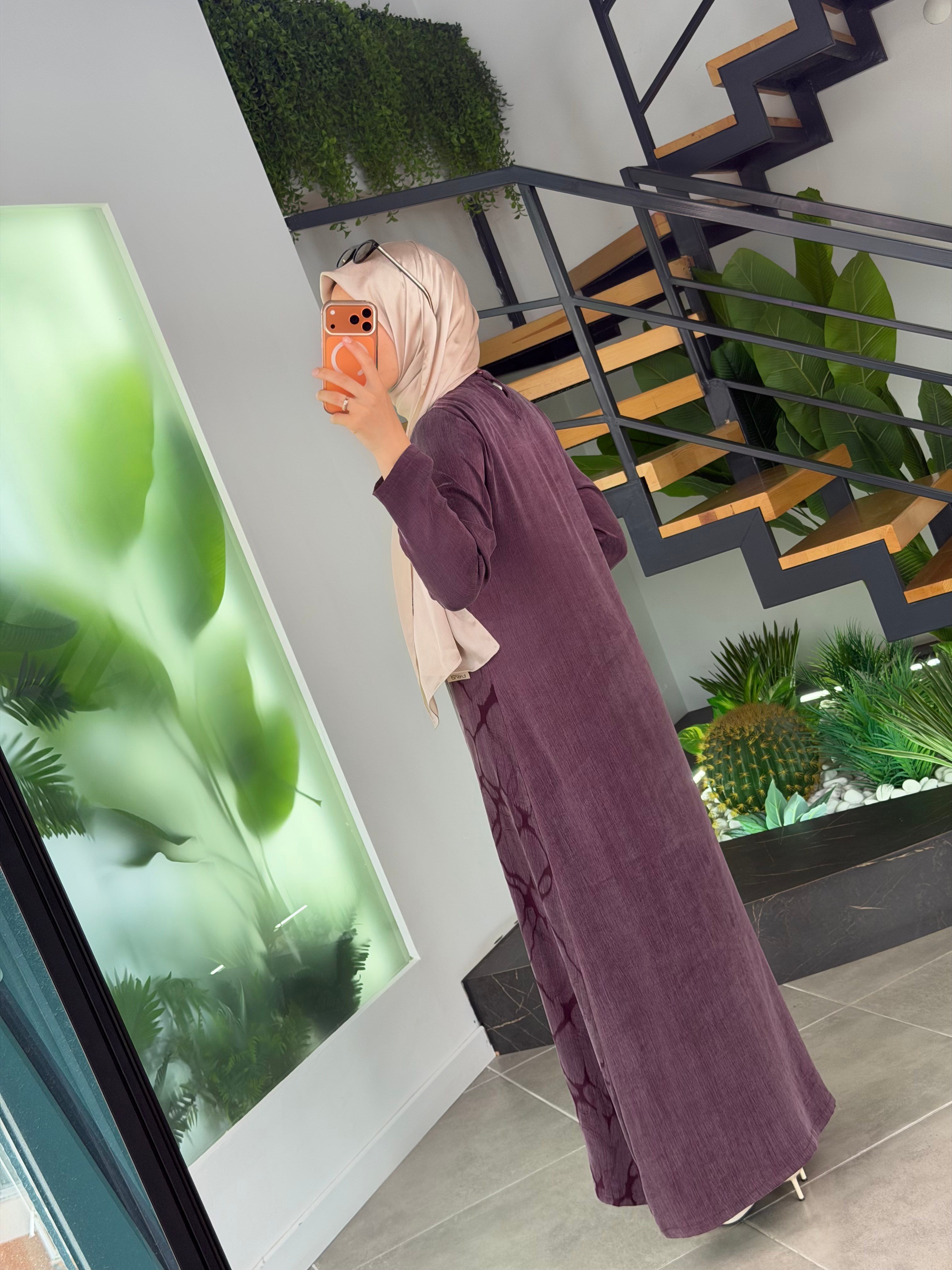Mürdüm Renk Mermer Desen Detaylı Seyyar Kemerli Cupra Elbise