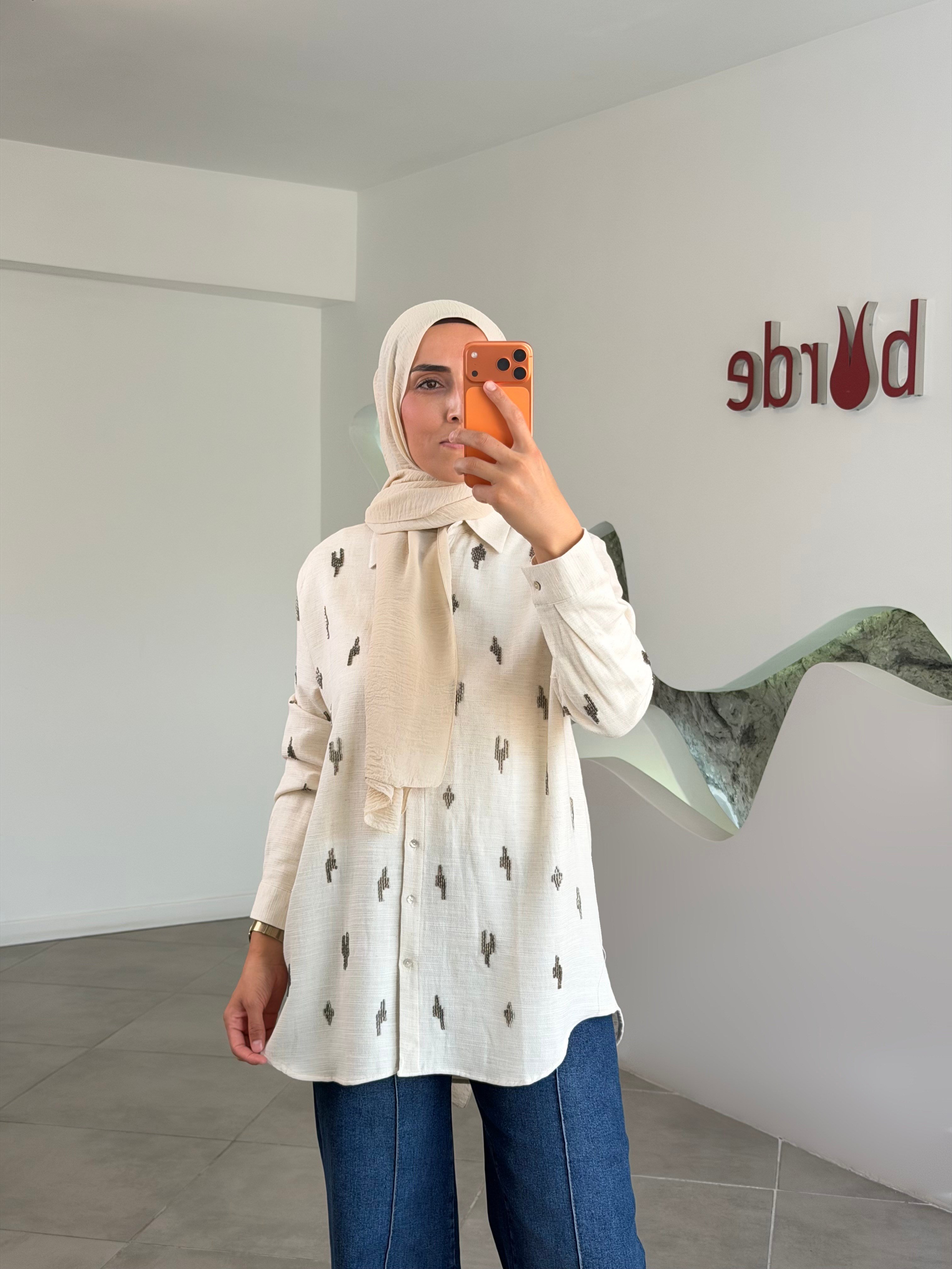 `Naturel Renk Kesme Boncuk İşlemeli Gömlek