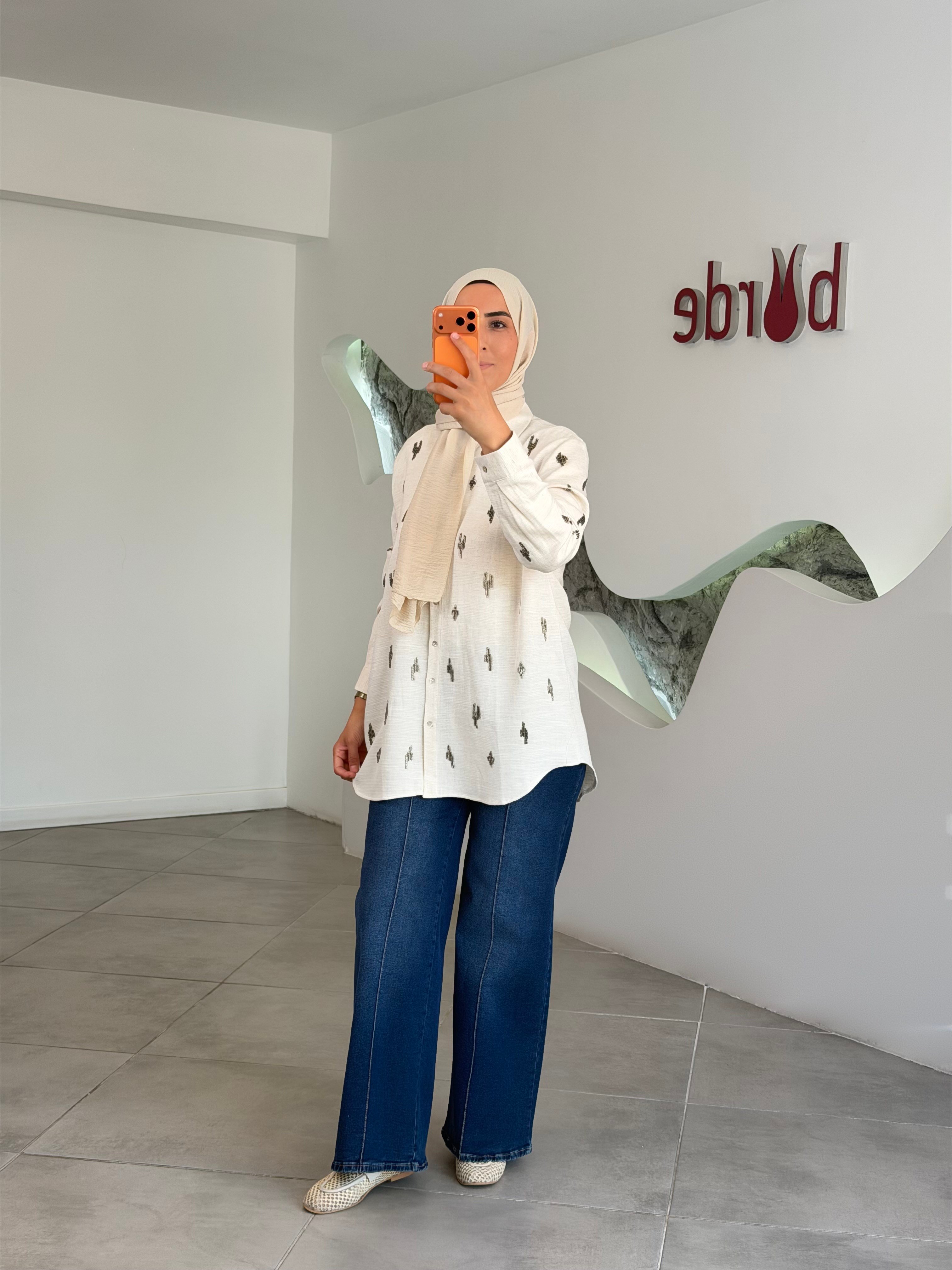 `Naturel Renk Kesme Boncuk İşlemeli Gömlek