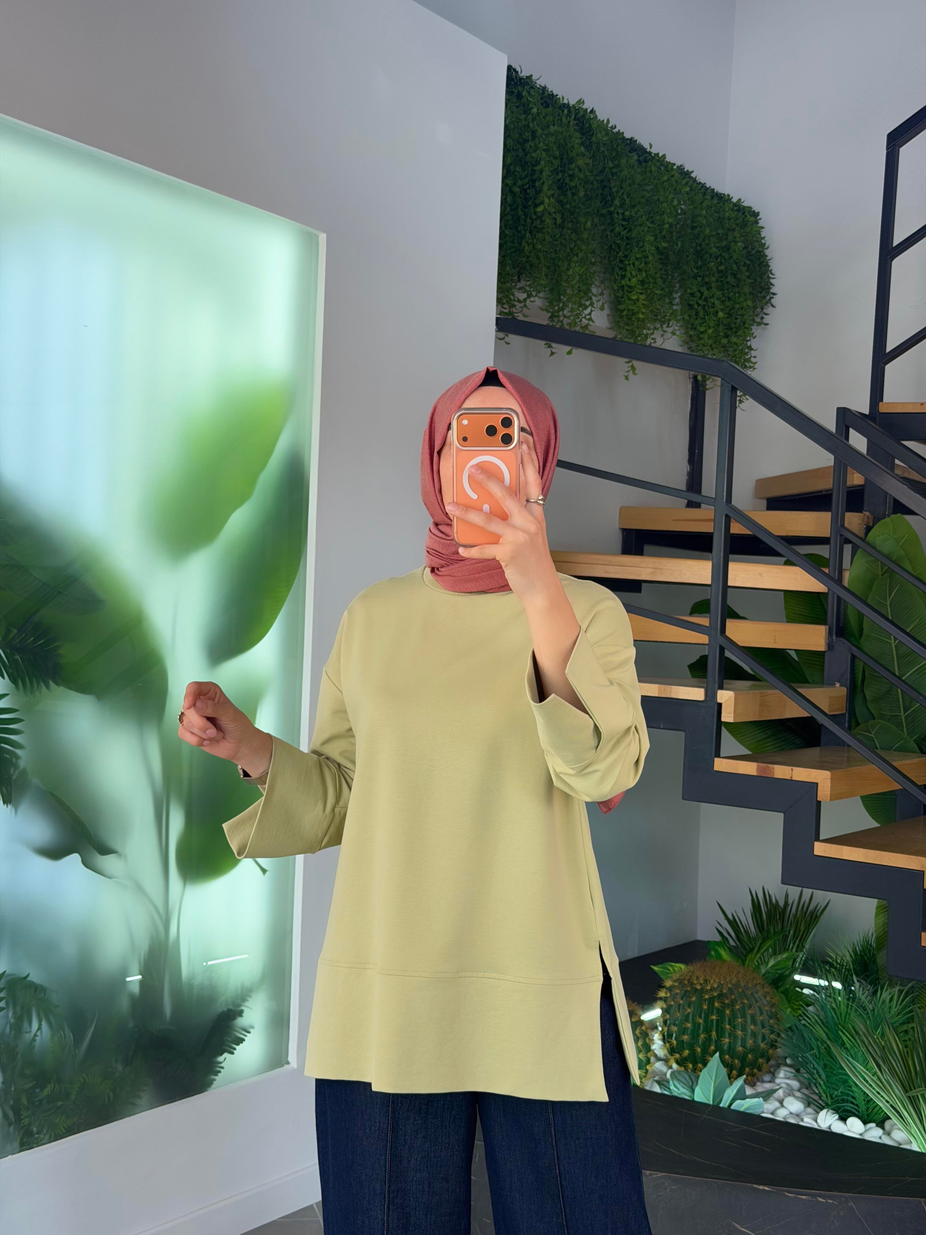 Olive Renk Yandan Yırtmaçlı Basıc Sweatshirt