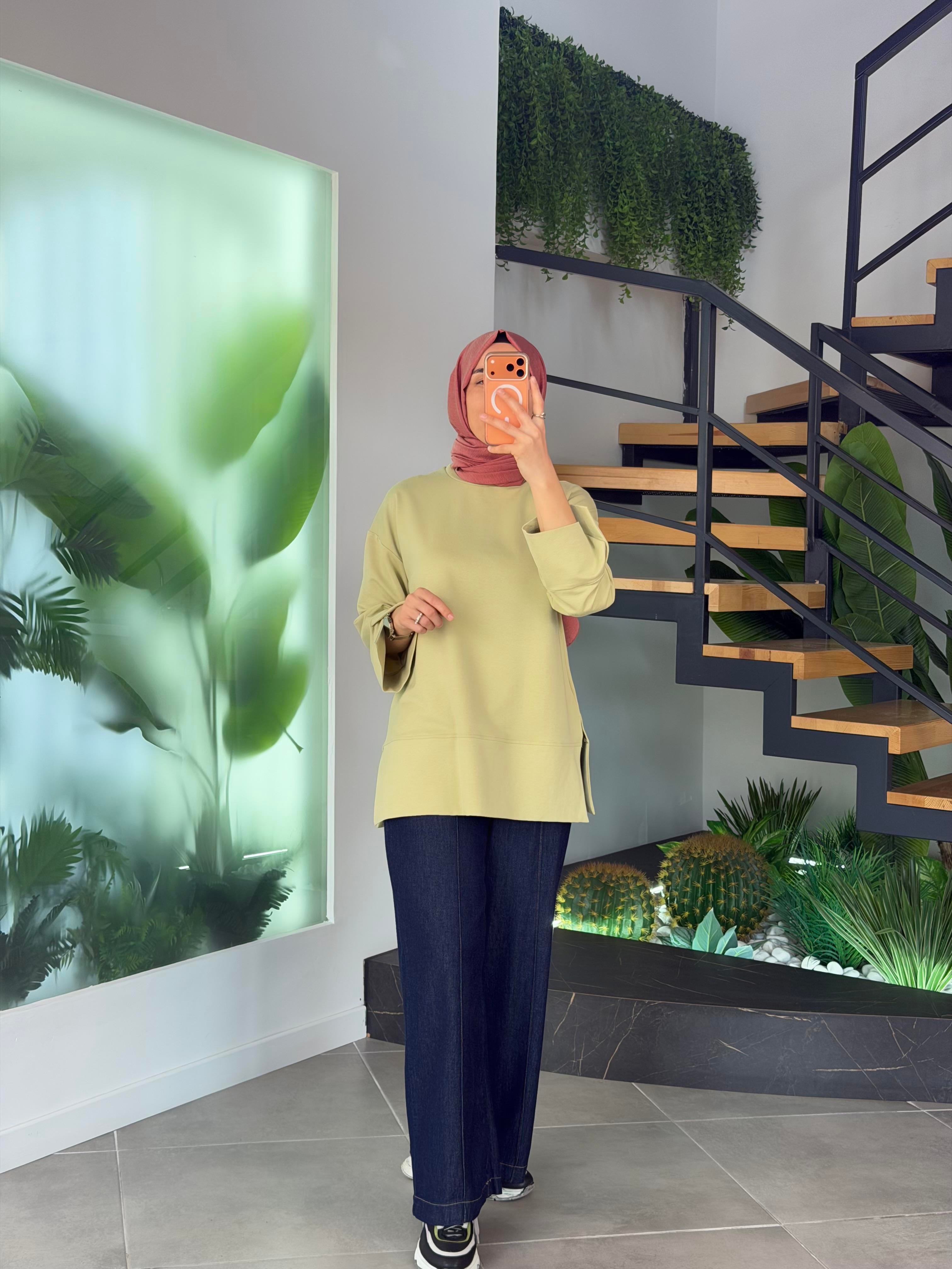 Olive Renk Yandan Yırtmaçlı Basıc Sweatshirt