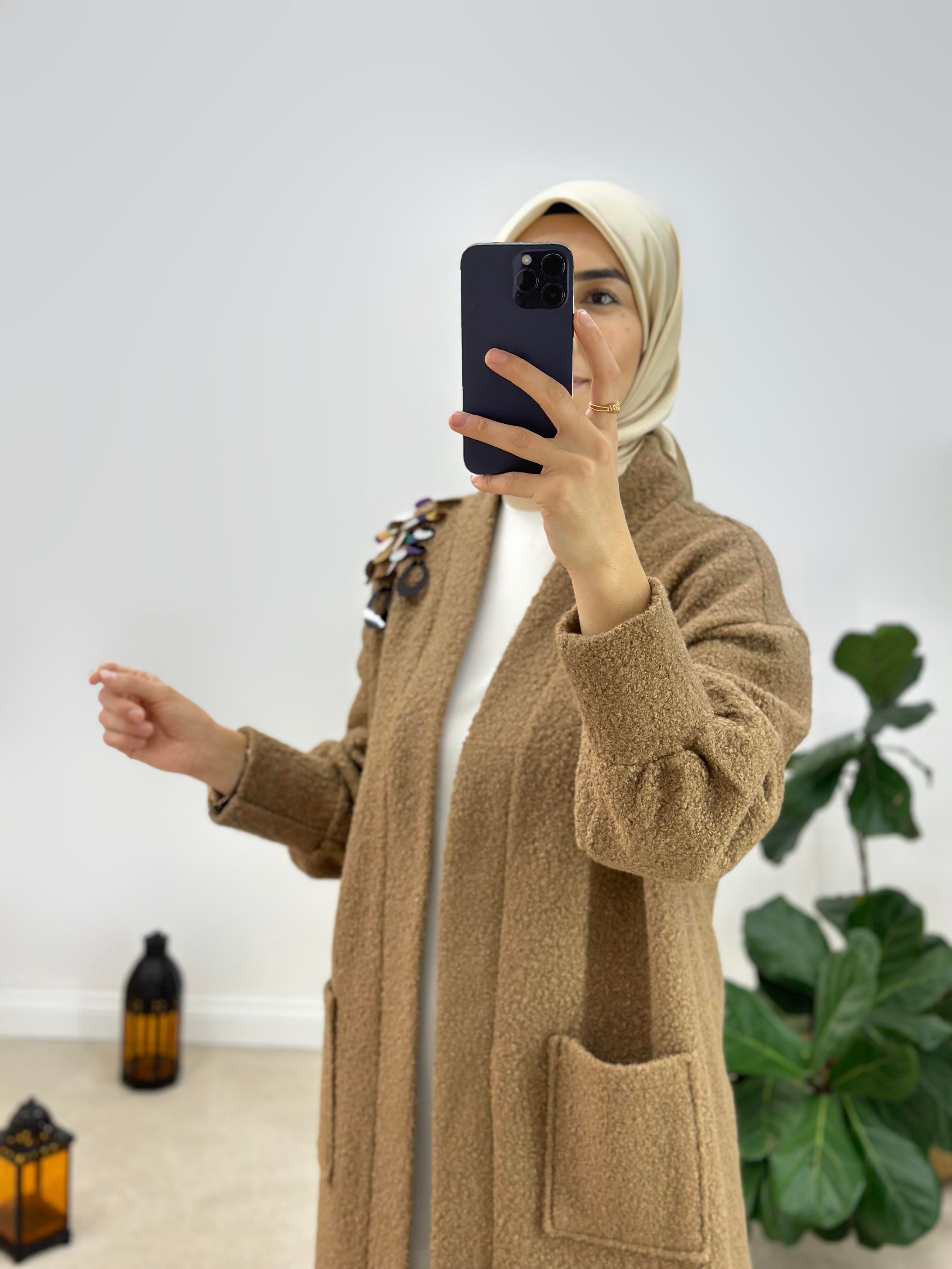 Omzu Pul İşeleme Buklet Kumaş Astarsız Kaban