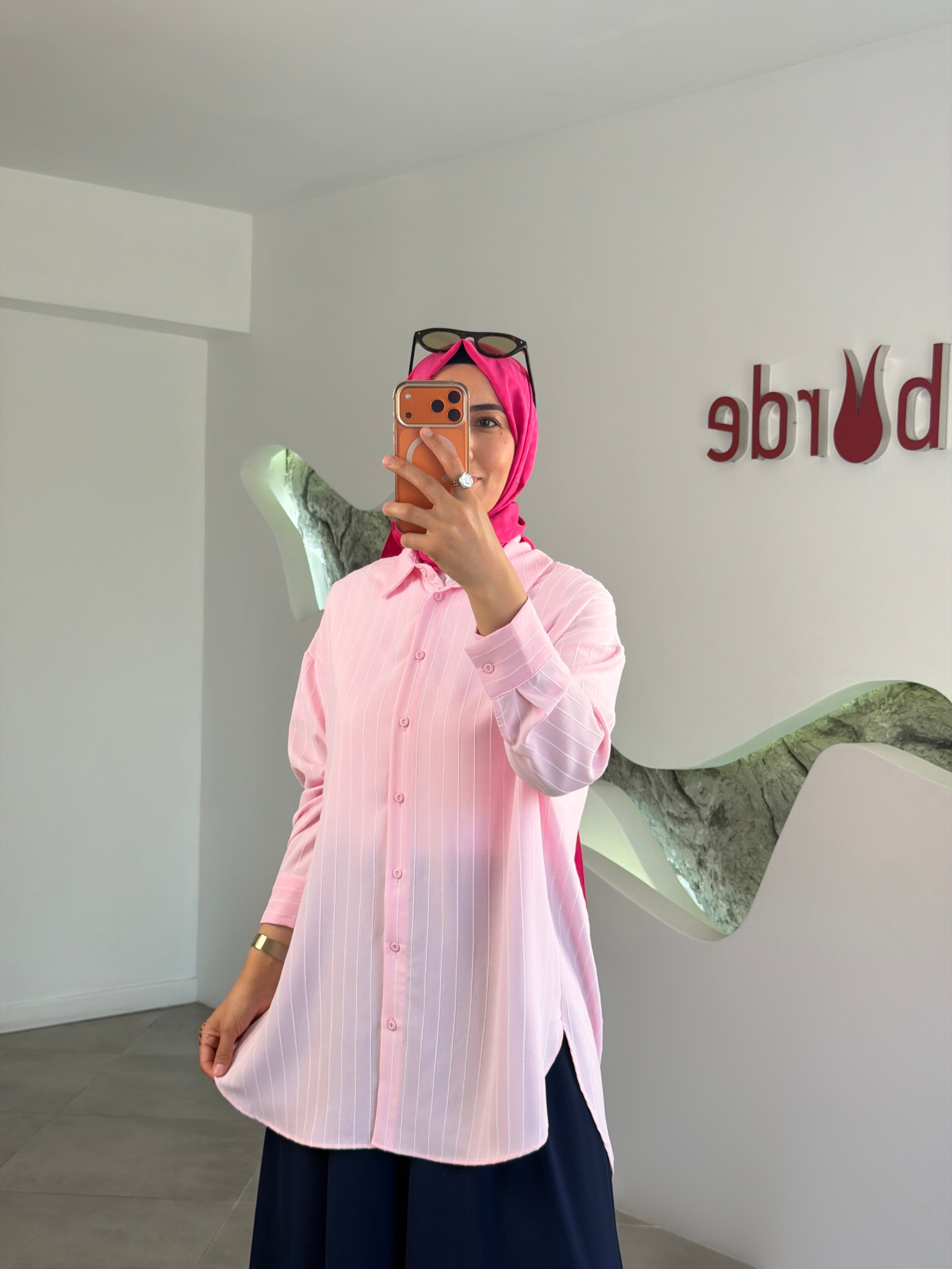 Pembe Renk Çizgili Basıc Gömlek