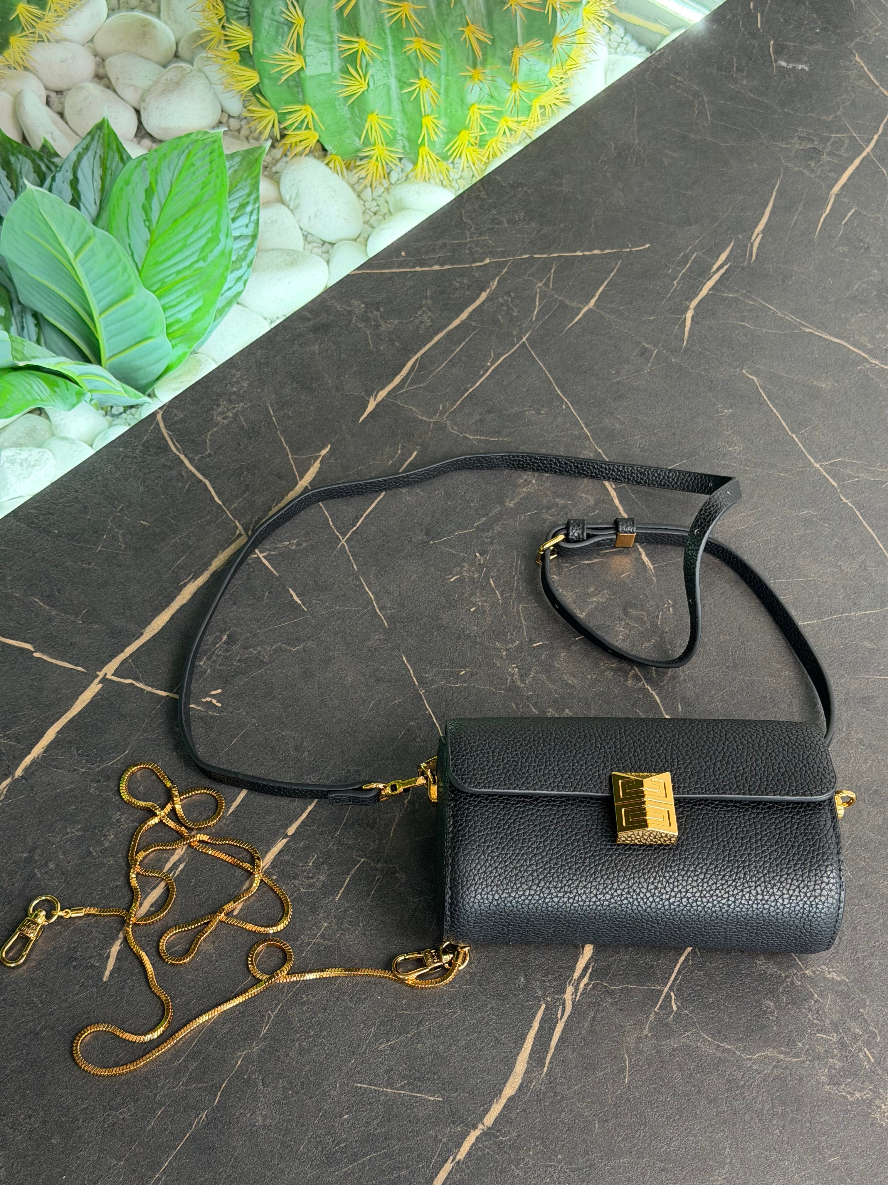 Siyah Renk Gold Tokalı Zincirli Premium Mini Çanta