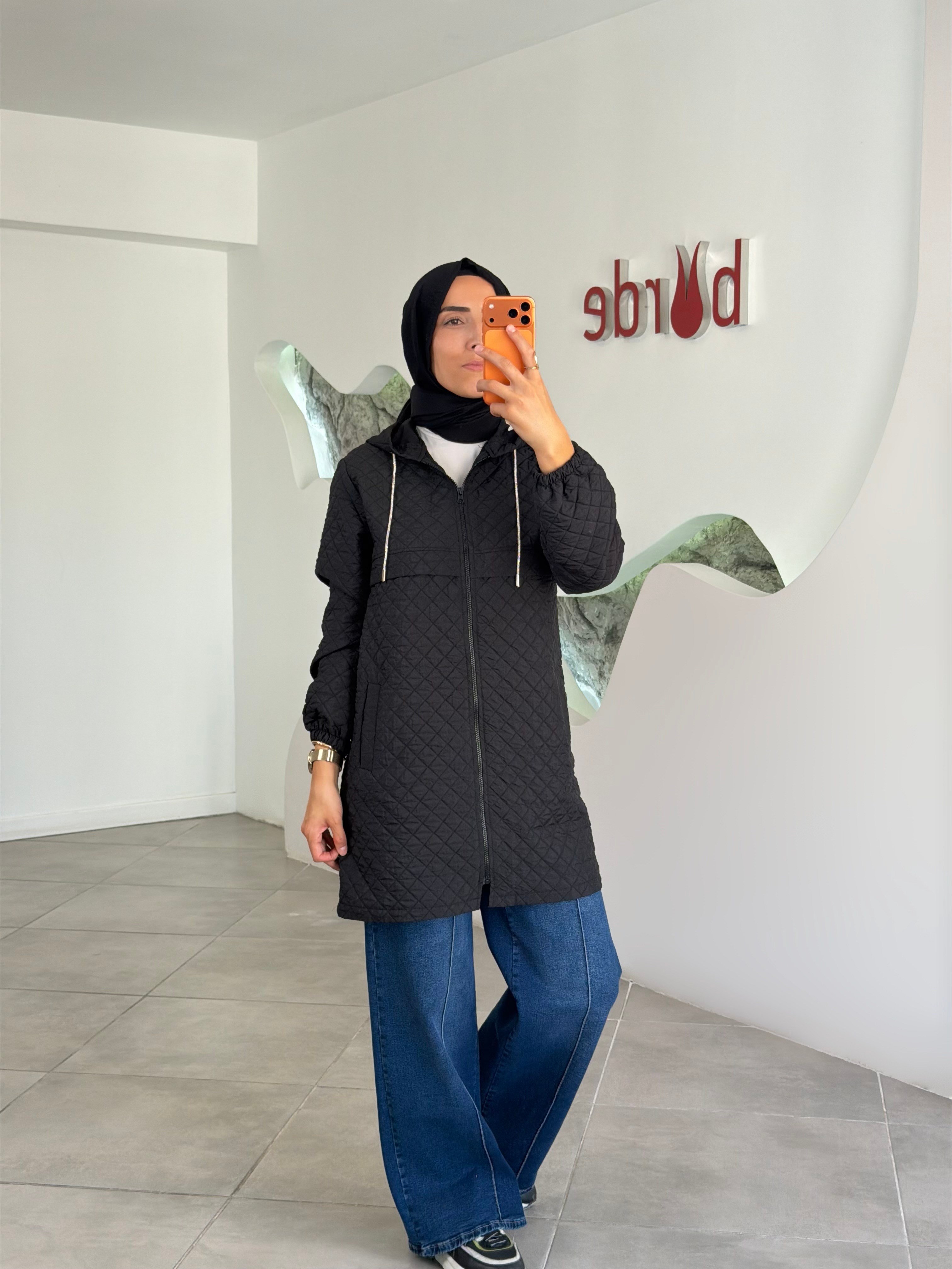 Siyah Renk Kapitone Dikişli Ceket