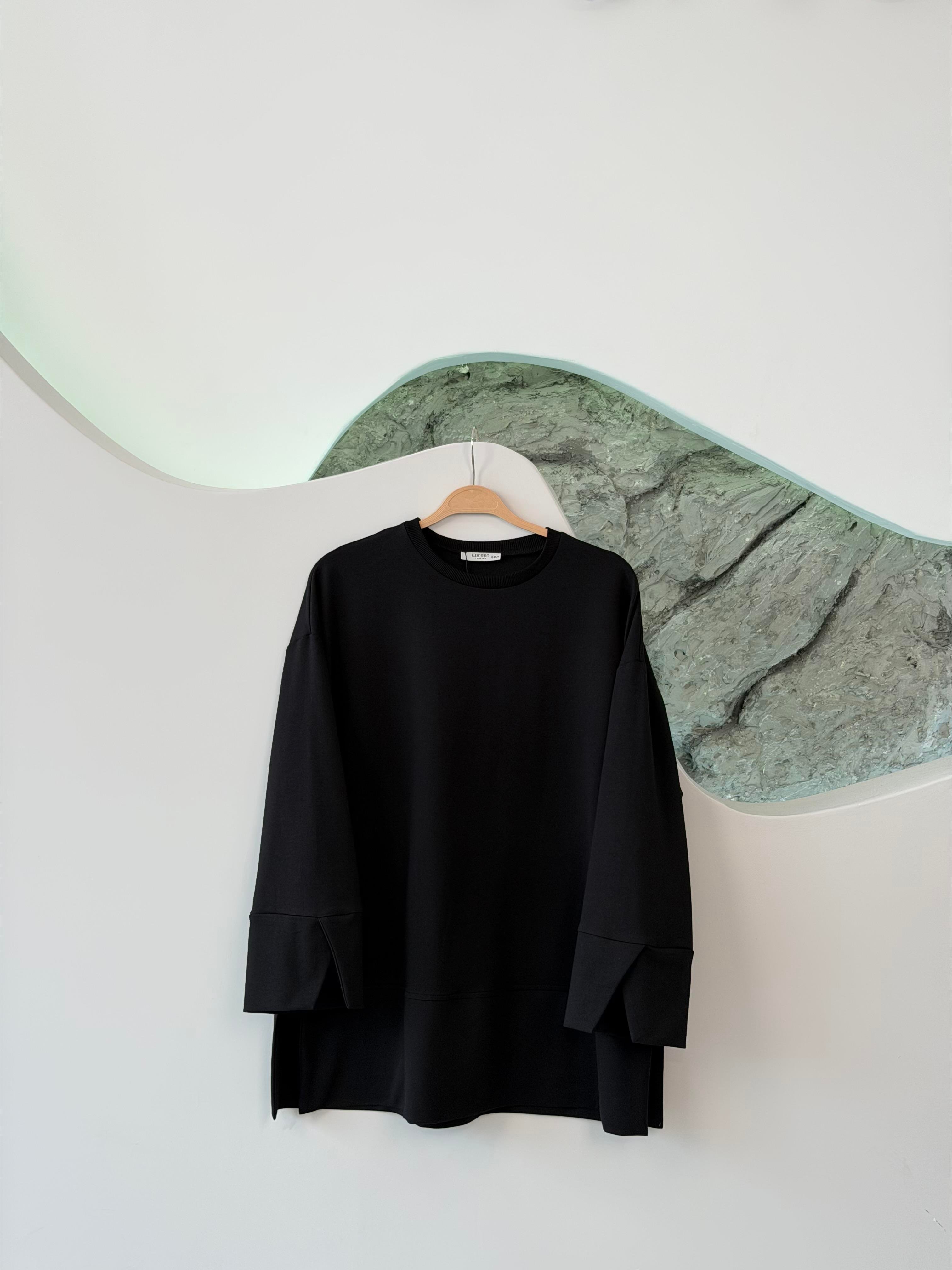 Siyah Renk Yandan Yırtmaçlı Basıc Sweatshirt