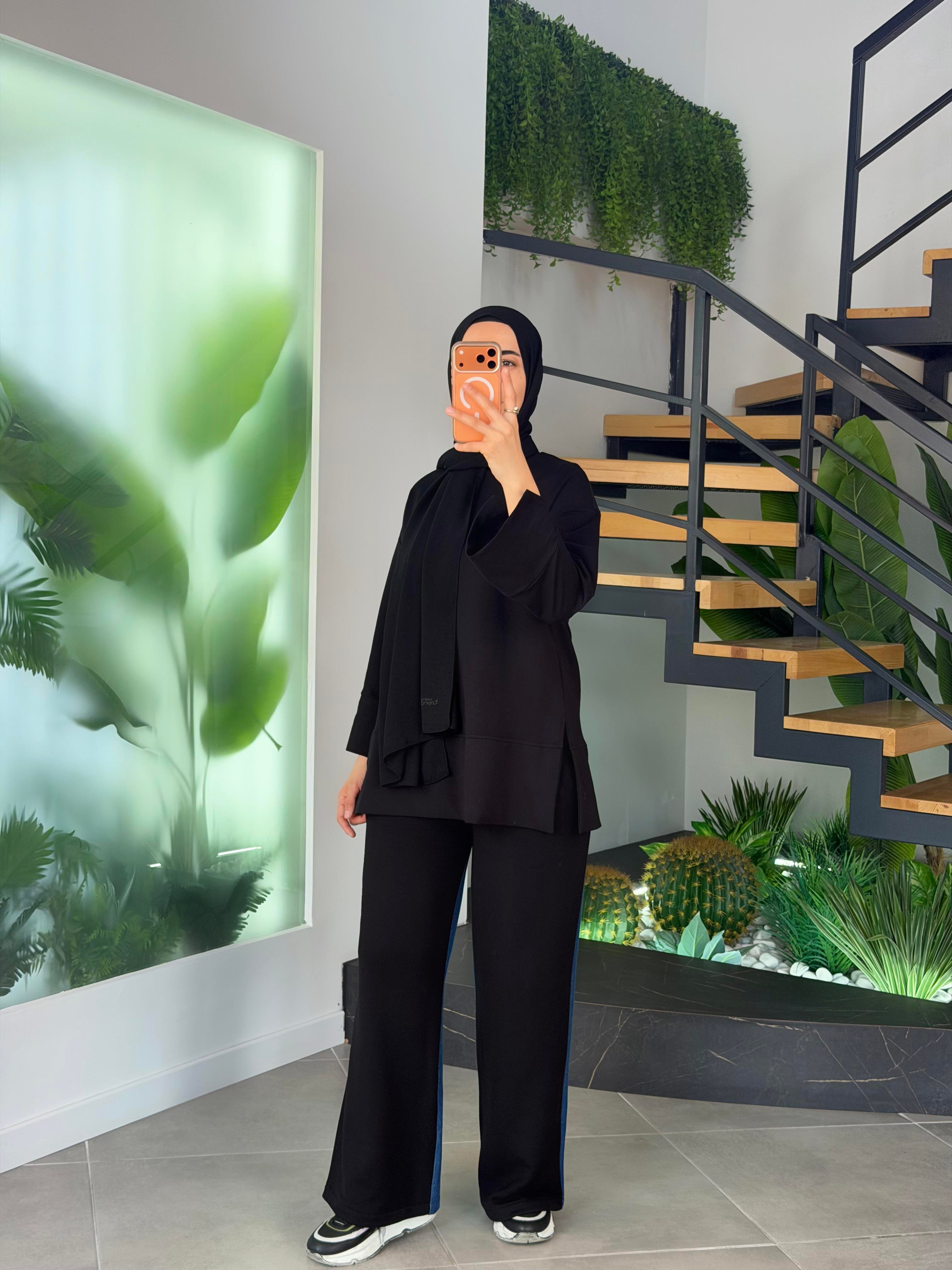 Siyah Renk Yandan Yırtmaçlı Basıc Sweatshirt