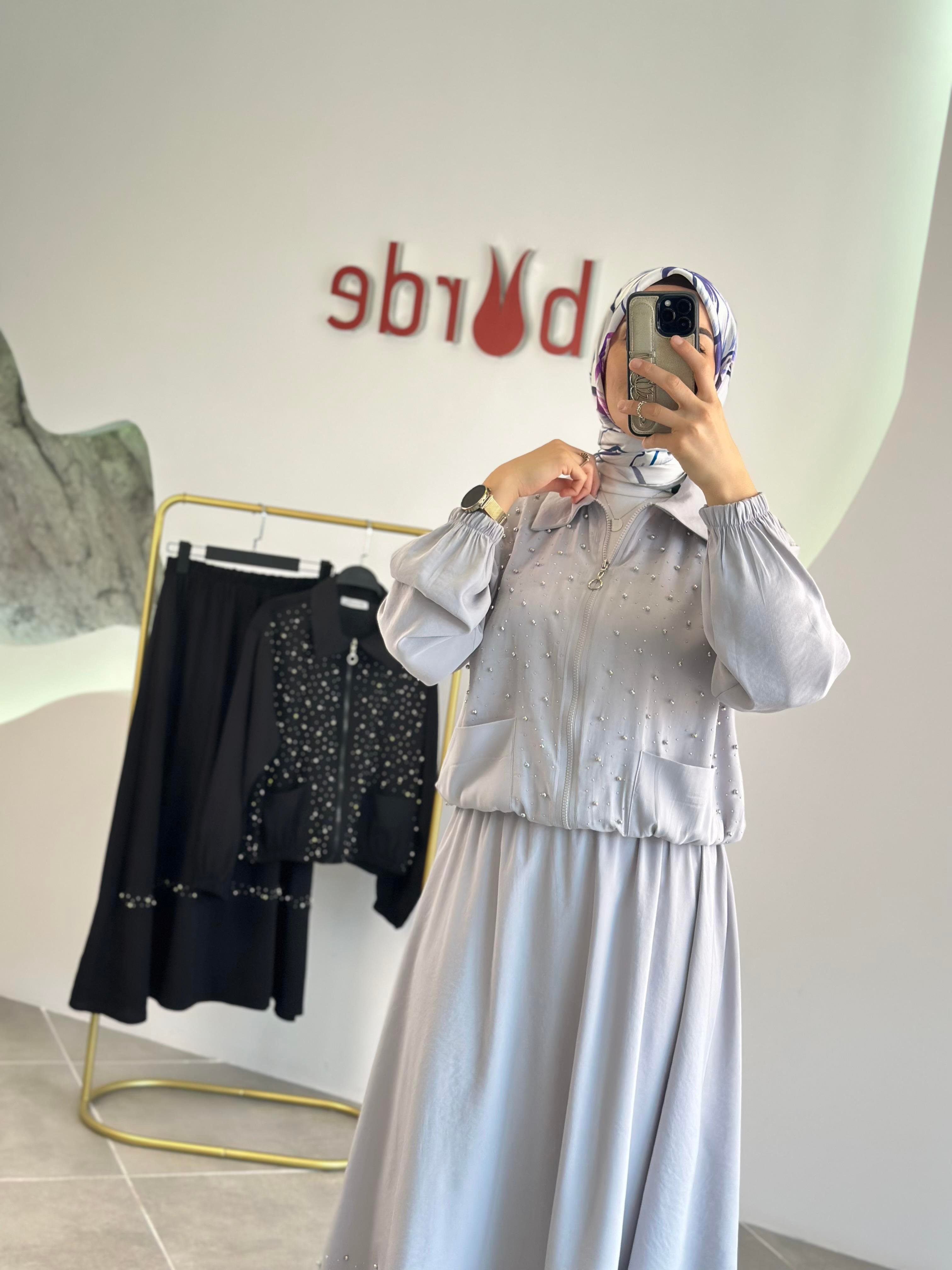 Taş Detaylı Gri Renk Kadın Etekli Takım
