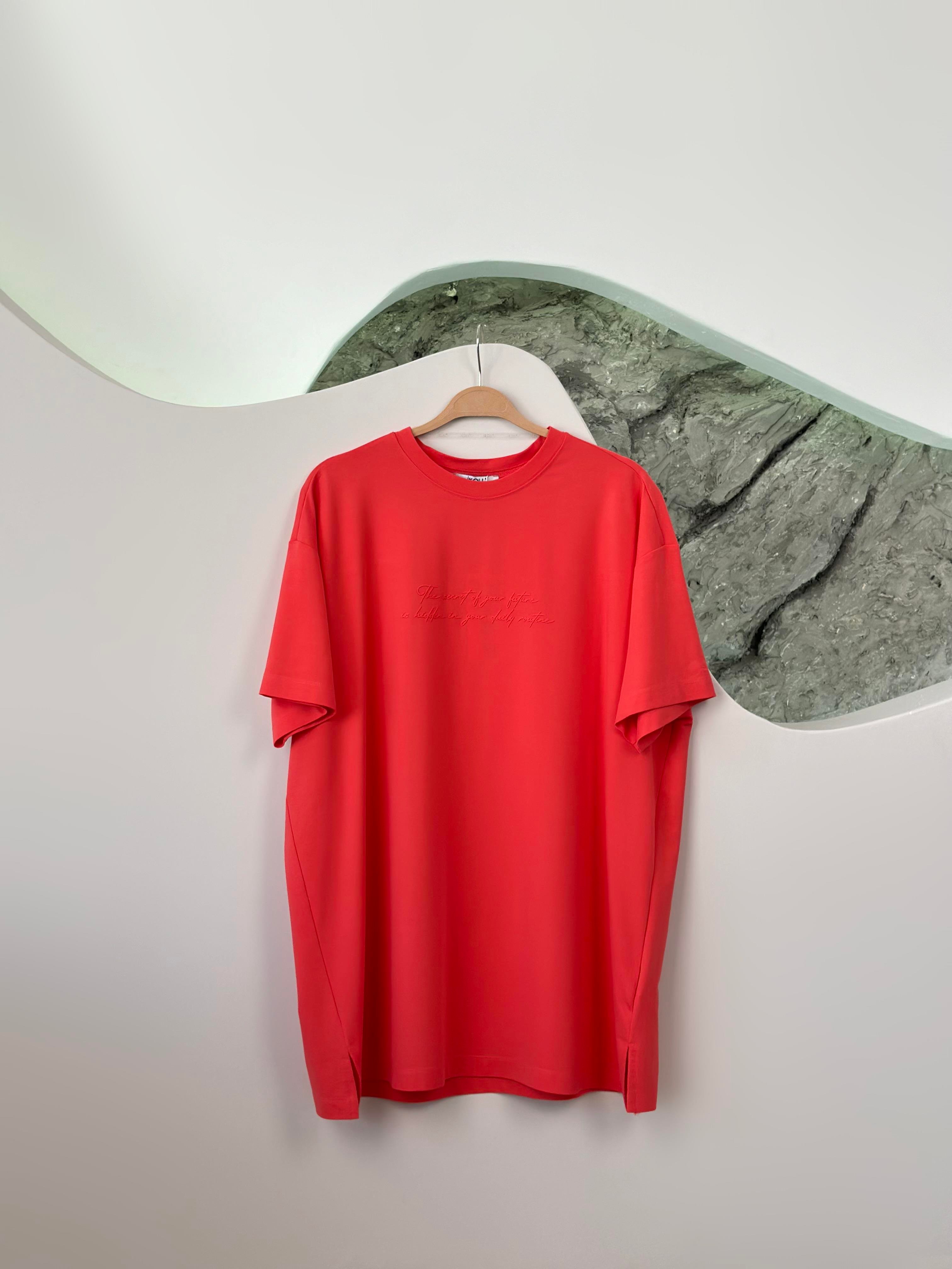 Tonaton Yüksek Baskılı Tatlı Kırmızı Renk Kadın Basic T-shirt