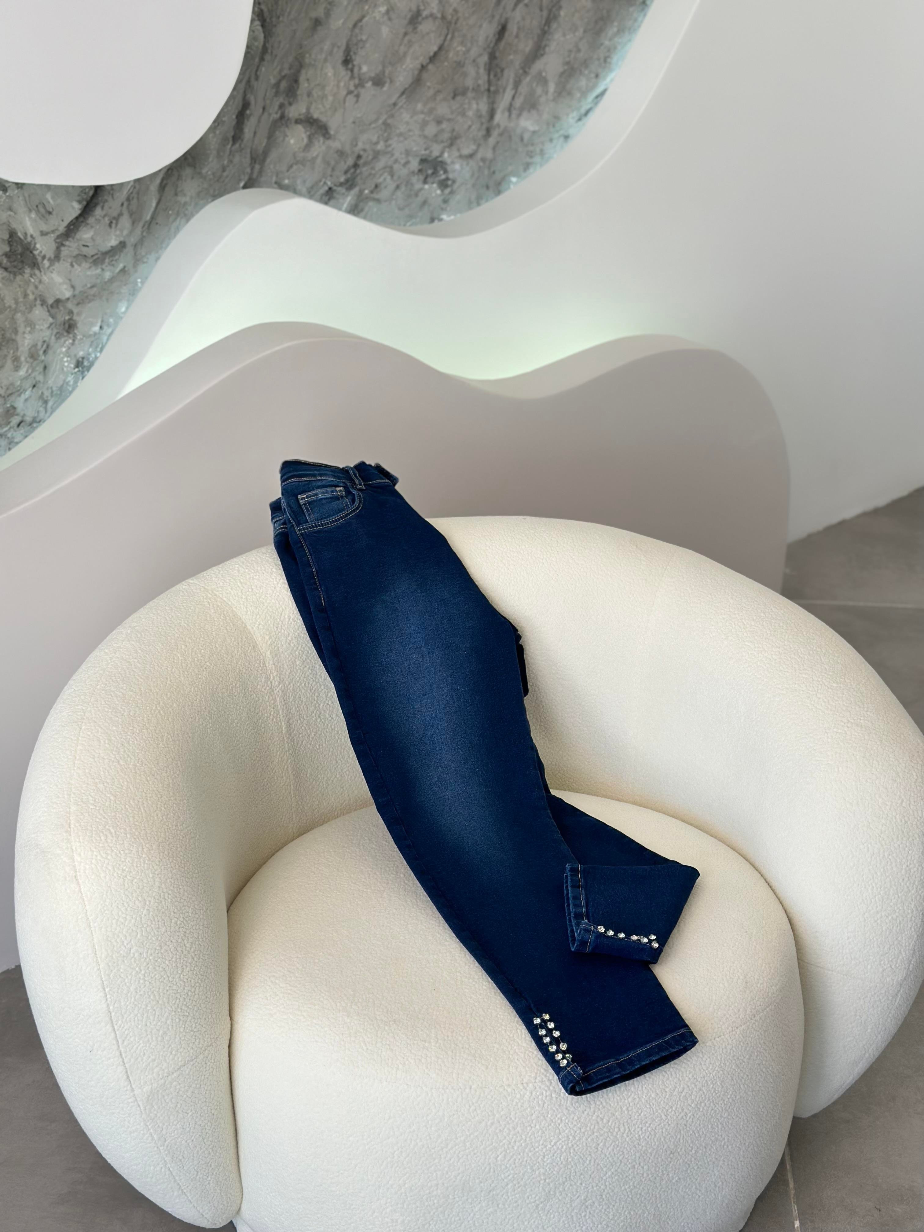 Yanı Yırtmaçlı Taşlı Koyu Mavi Renk Kadın Jean 