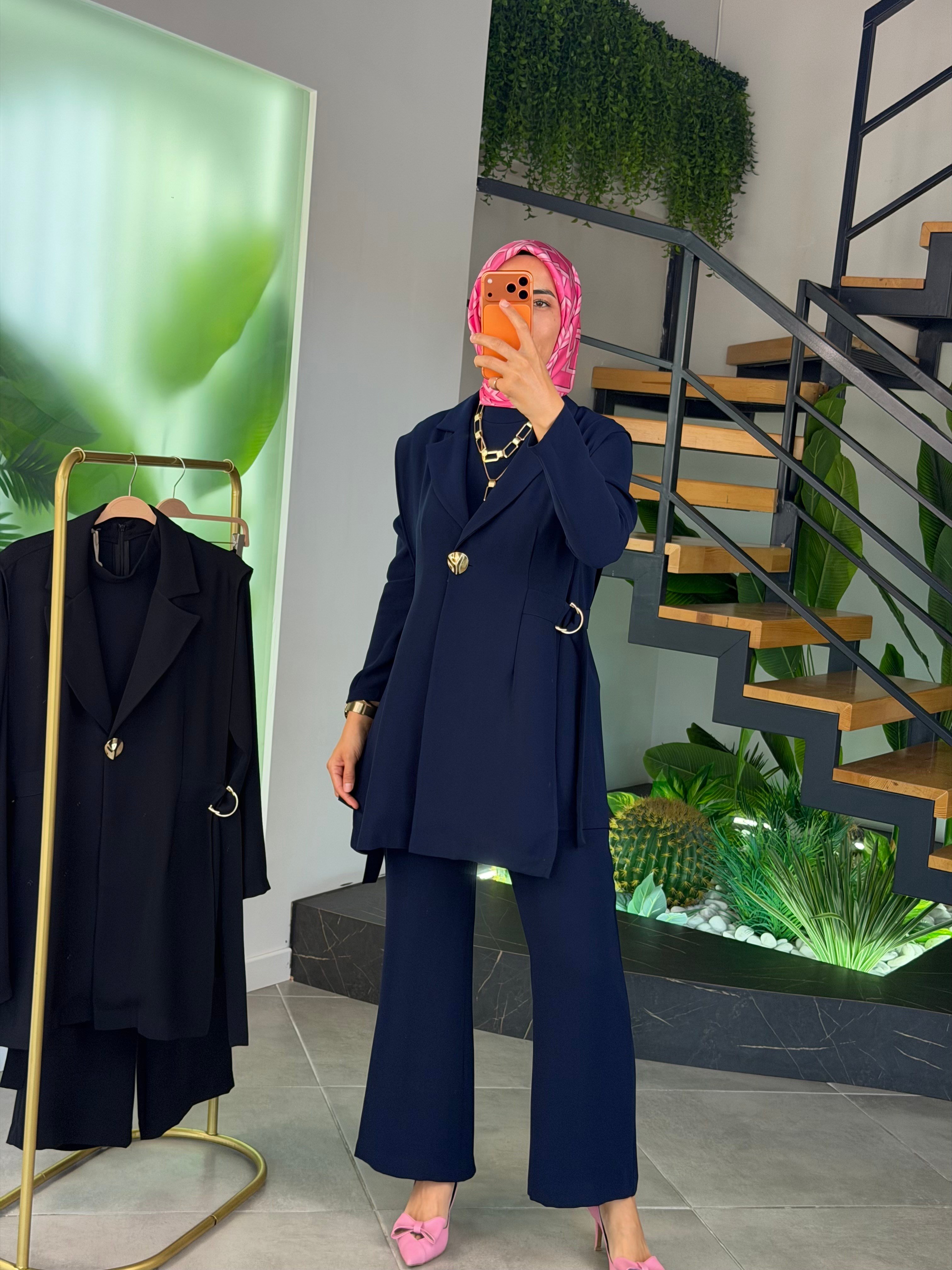 Yelekli Üçlü Takım