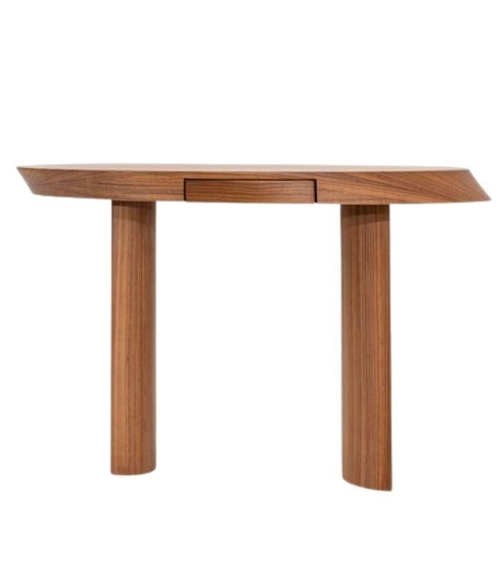 Flamingo Walnut Wooden Dresuar