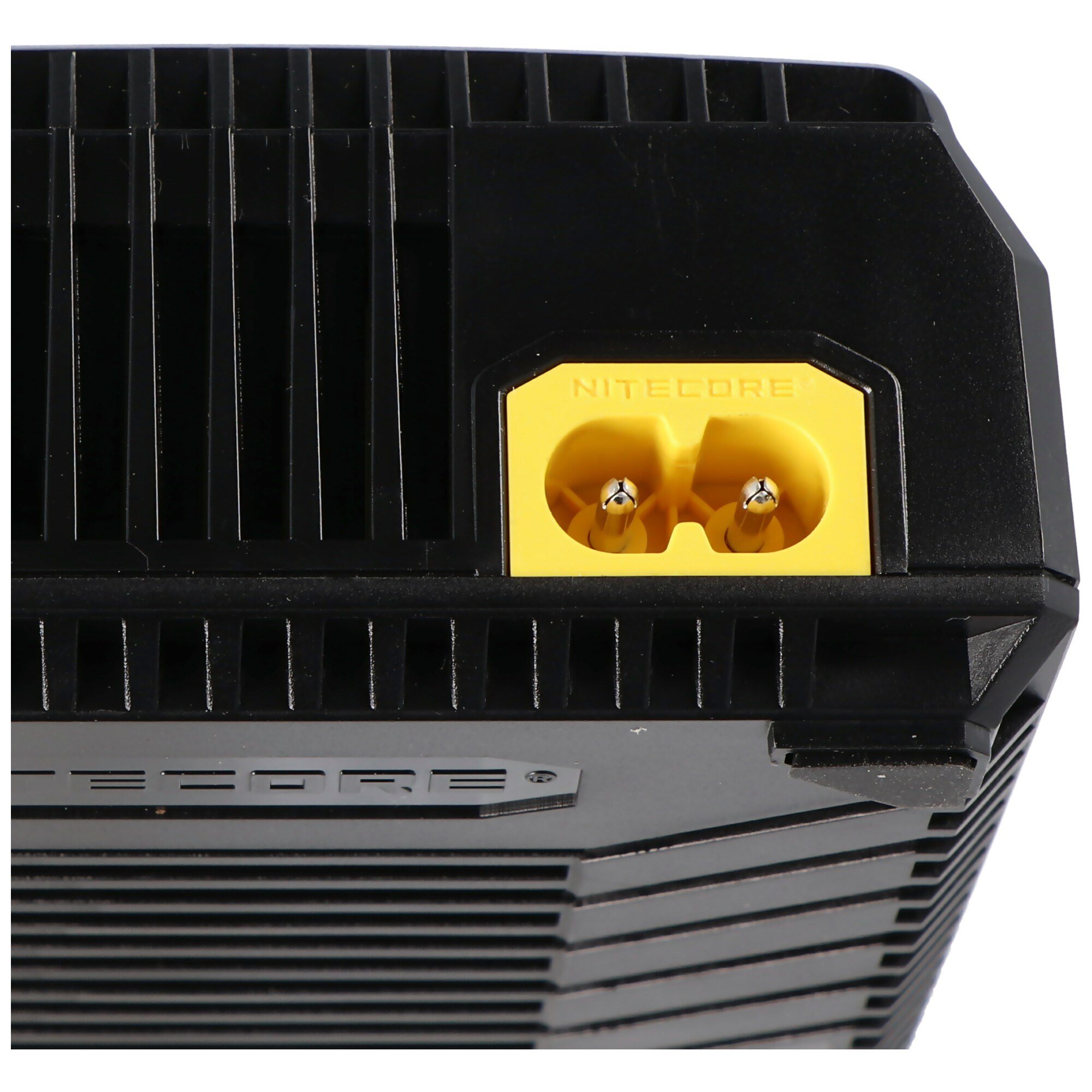 Nitecore SC4 hızlı şarj cihazı neredeyse tüm Li-ion, NiMH ve LiFEPO4 piller için uygundur