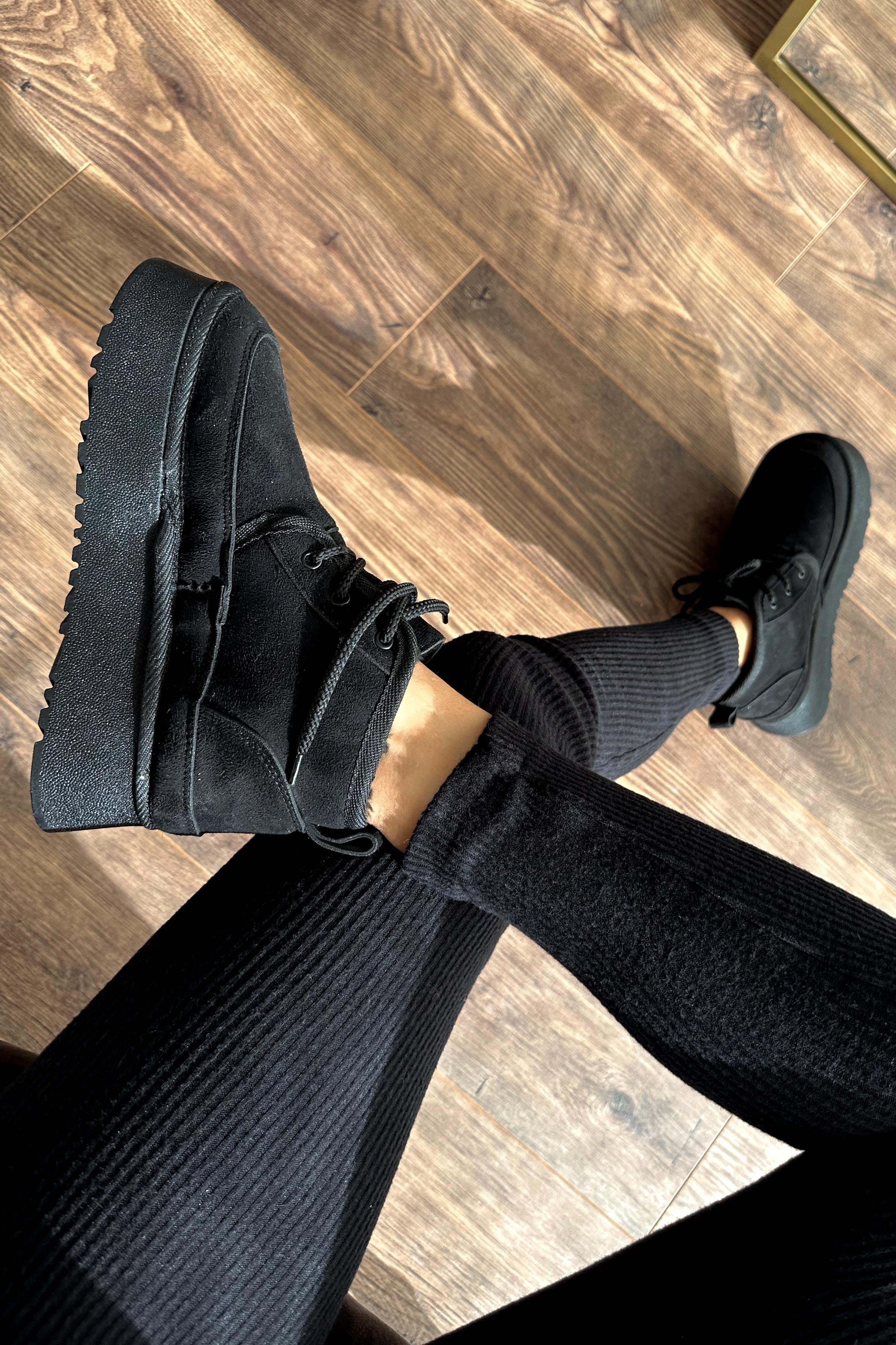 Fire Siyah Bağcıklı Bot