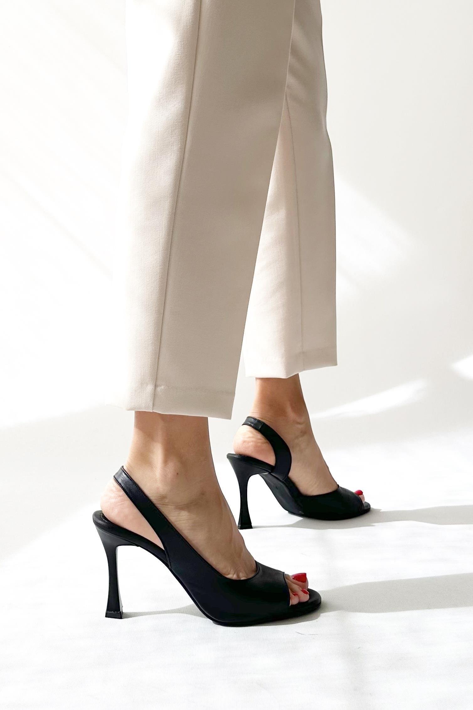 Sale Grass Siyah Hakiki Deri Topuklu Ayakkabı