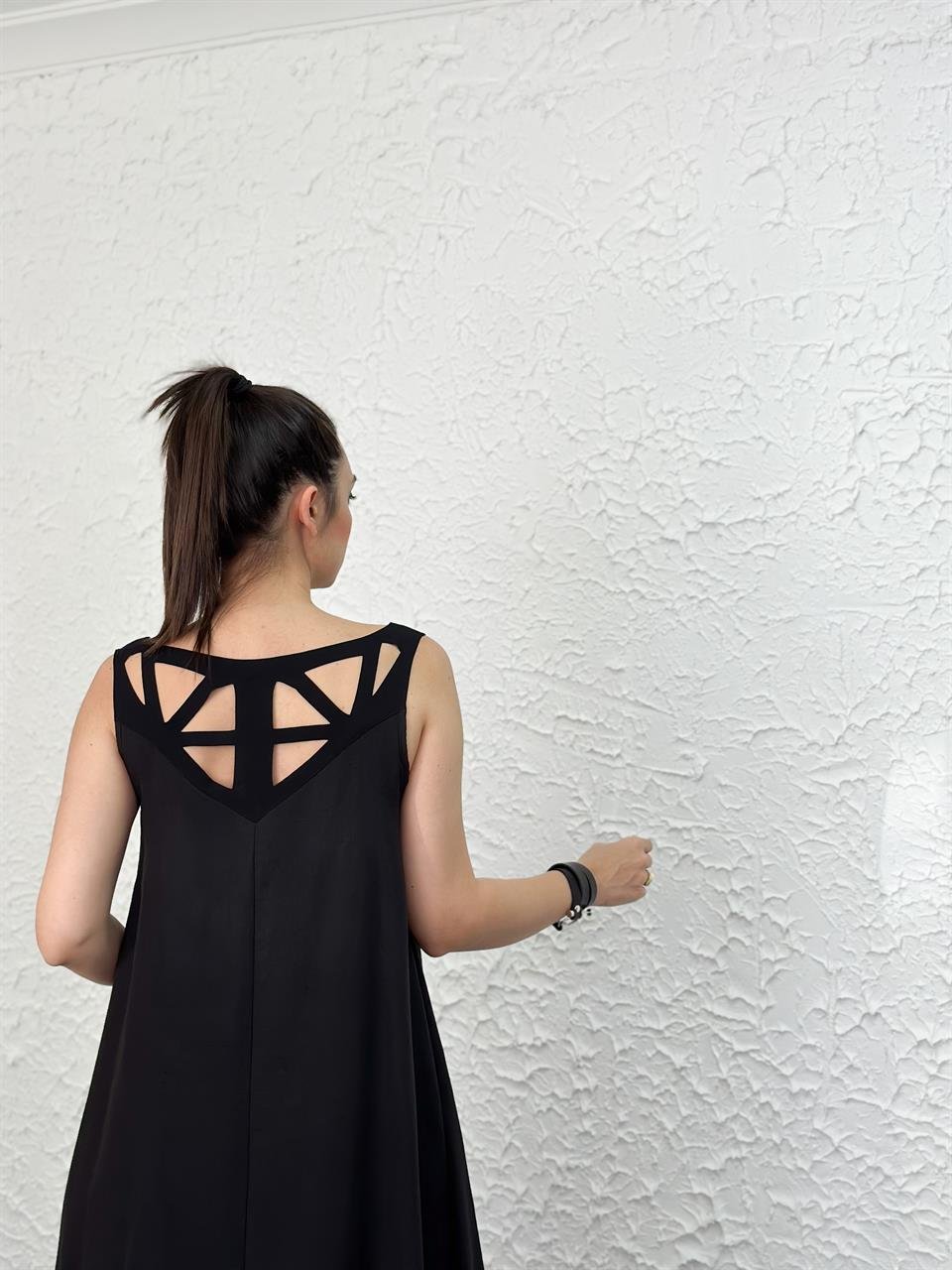ART YAKA DETAYLI SİYAH ELBİSE