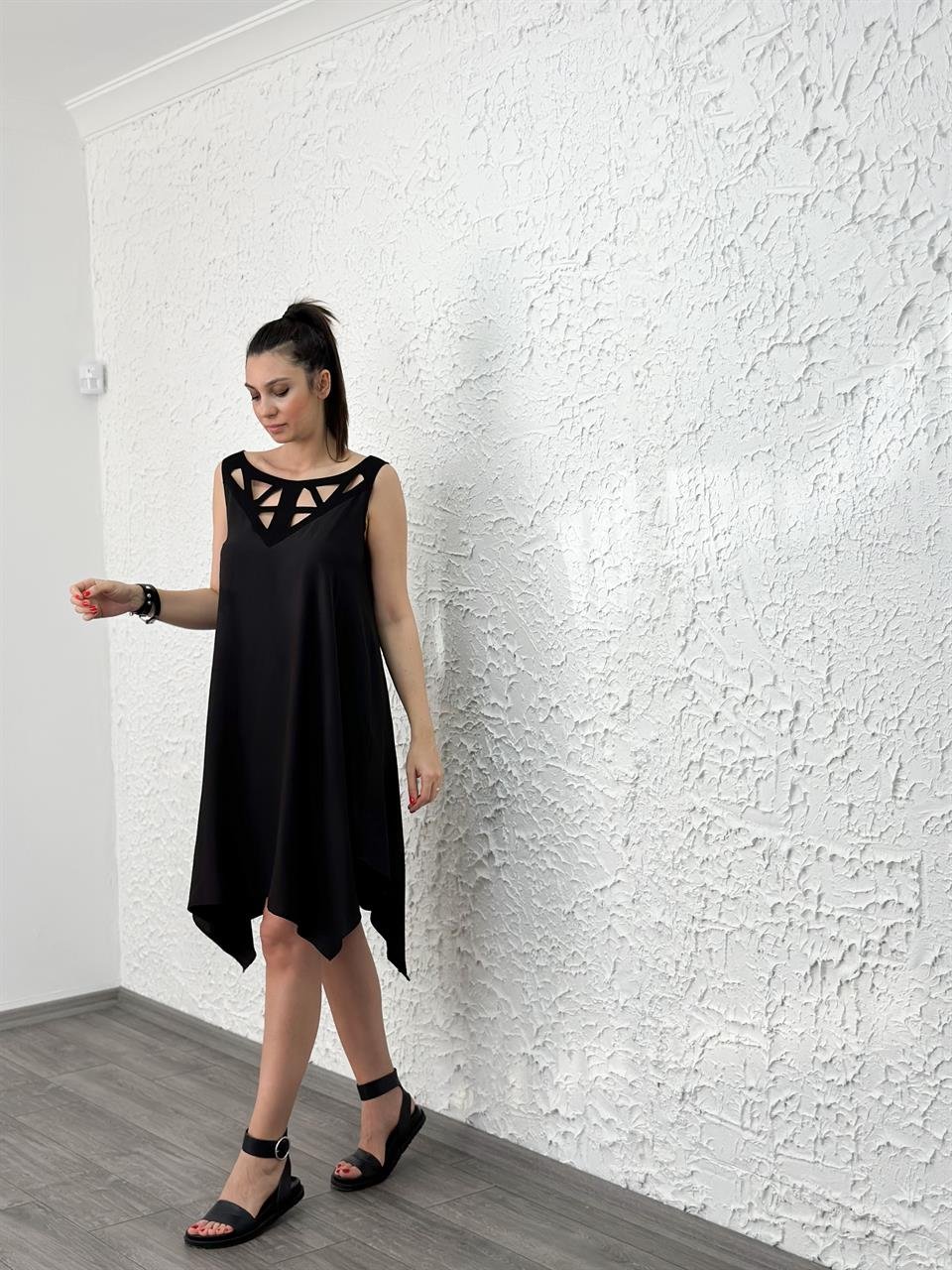 ART YAKA DETAYLI SİYAH ELBİSE