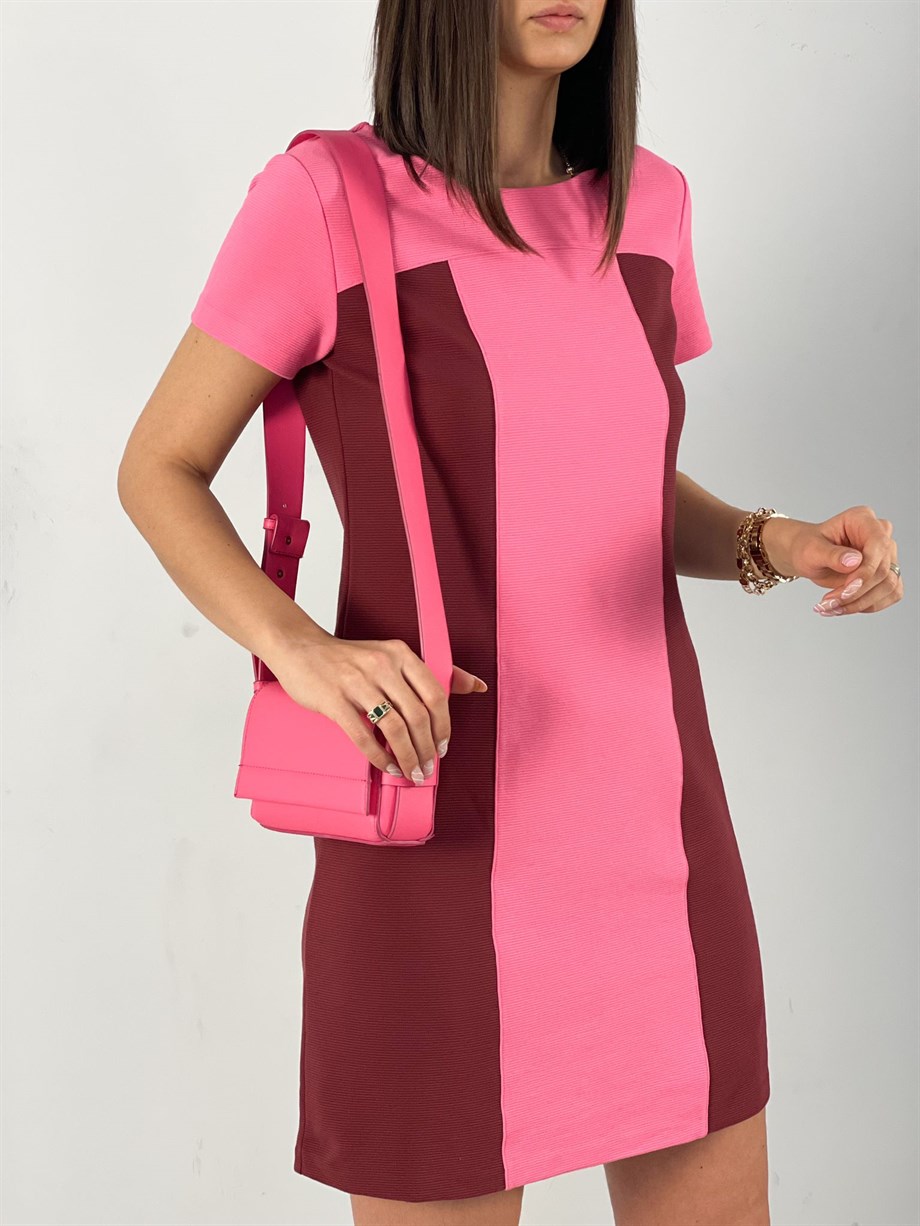 BORDE PEMBE DETAYLI ELBİSE