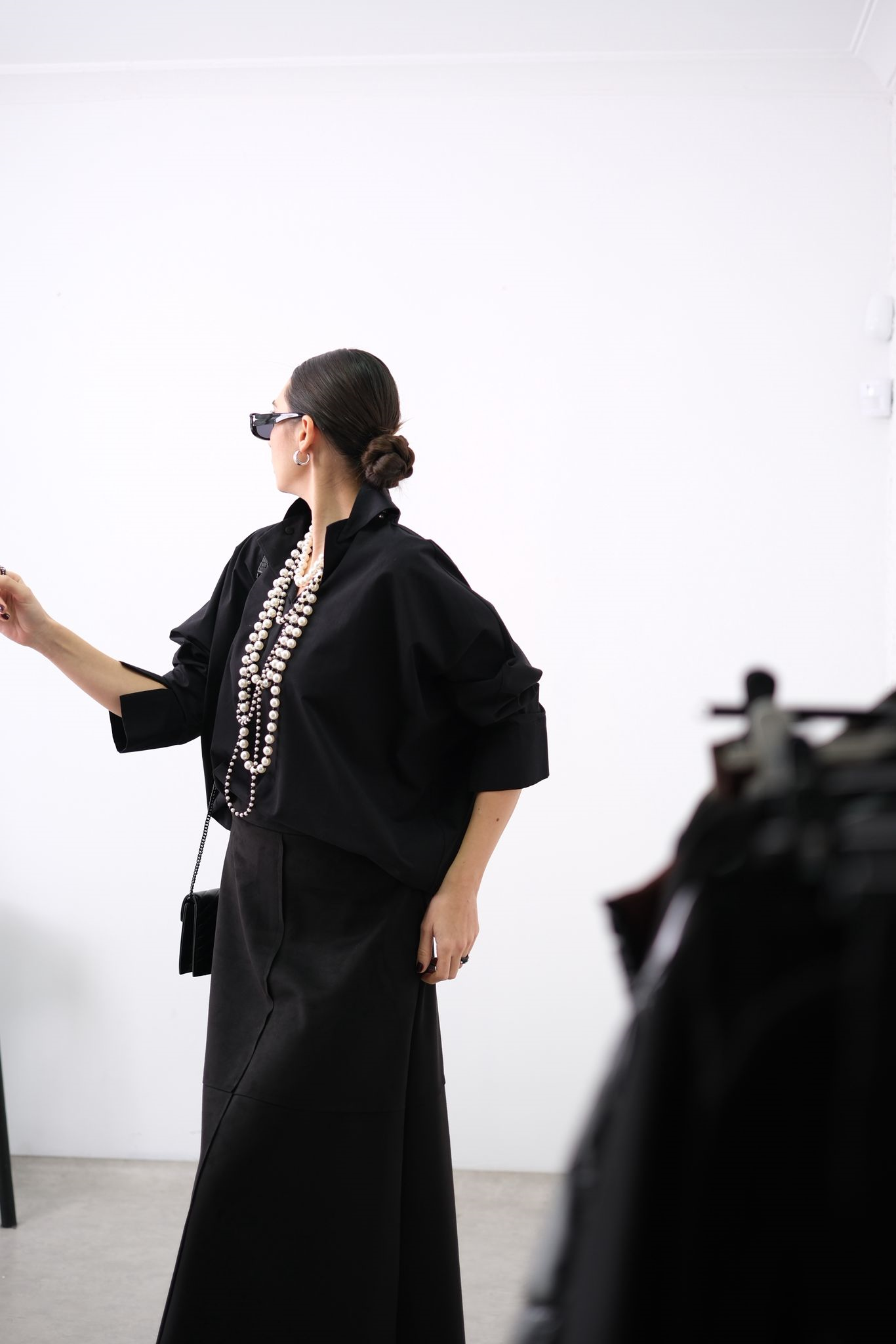 DOLCE YAKA DETAYLI SİYAH BLUZ