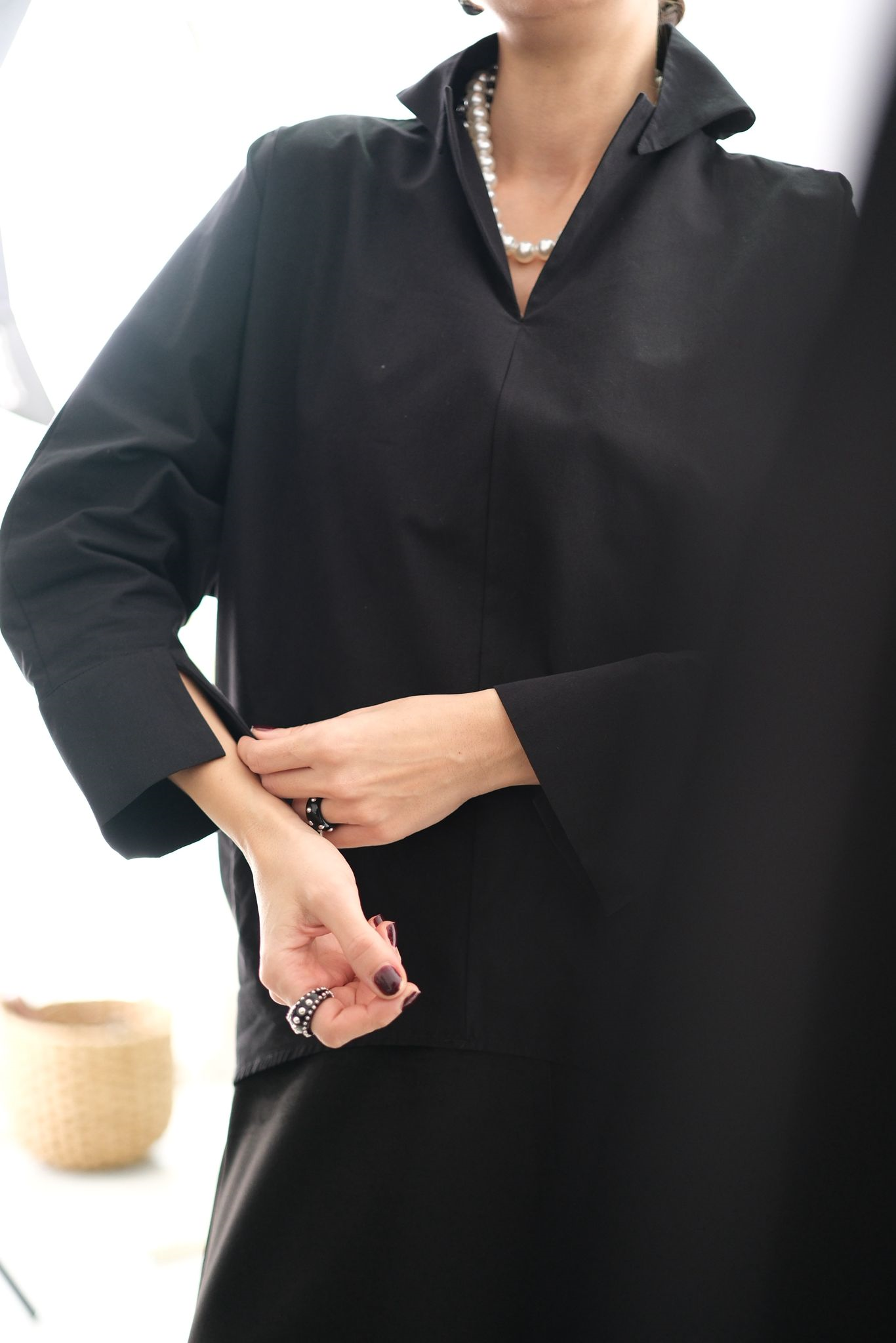 DOLCE YAKA DETAYLI SİYAH BLUZ